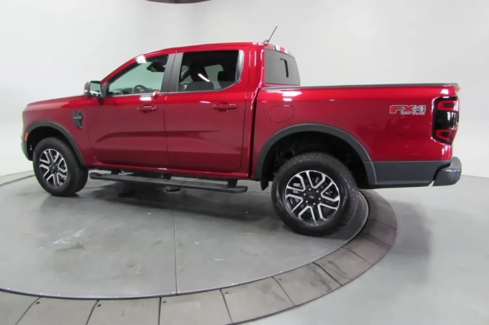 2025 /Ebony Ford Ranger LARIAT (1FTER4KP9SL) with an 2.7L V6 engine, Automatic transmission, located at 12836 Highway 21, De Soto, MO, 63020, (636) 337-7777, 38.151867, -90.575615 - **Discover Adventure with the 2025 Ford Ranger LARIAT - Perfect for Every Journey!**<br /> <br /> Are you ready to elevate your lifestyle? The 2025 Ford Ranger LARIAT, available at Pettus Ford De Soto in De Soto, MO, is the ultimate truck for those who crave adventure without compromising on comfort - Photo#4