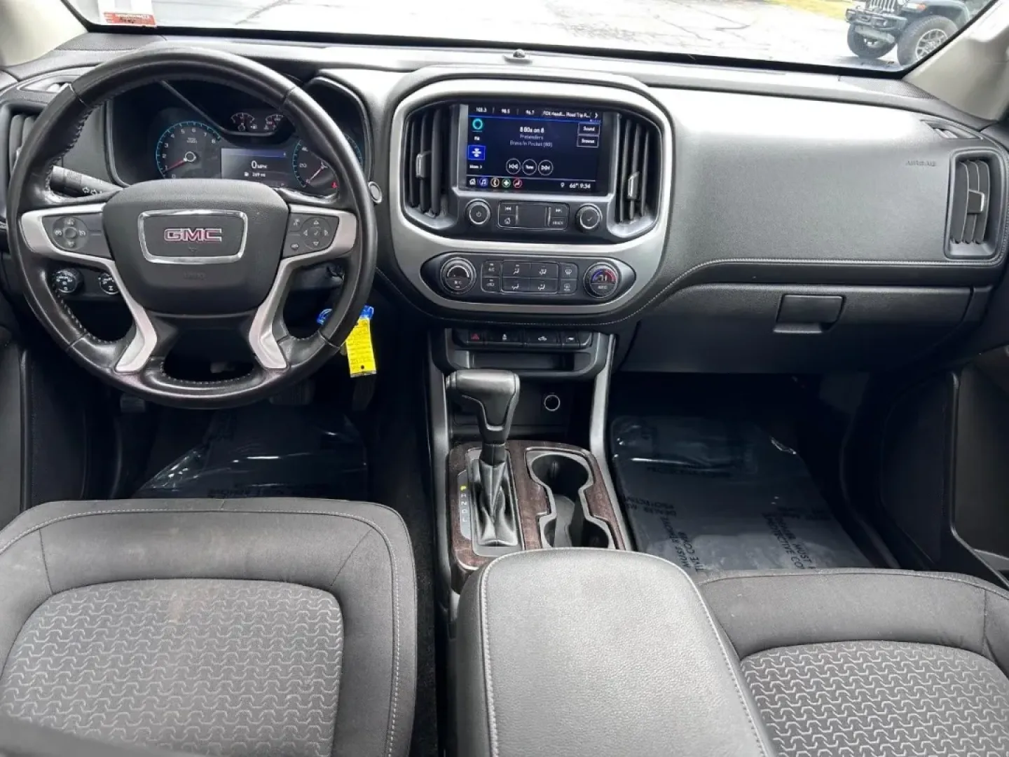 2020 /Jet Black Cloth GMC Canyon SLE1 (1GTG6CEN2L1) with an 3.6L DI DOHC V6 VVT engine, located at 141 Commercial Dr, Fredericktown, MO, 63645, (573) 783-6432, 37.570087, -90.320648 - Discover your next adventure with the 2020 GMC Canyon 4WD SLE Crew Cab, a truck that seamlessly combines rugged utility with modern comfort. Whether you're a weekend warrior seeking outdoor thrills or a commuter needing dependable transportation, this vehicle is designed to elevate your lifestyle. A - Photo#9