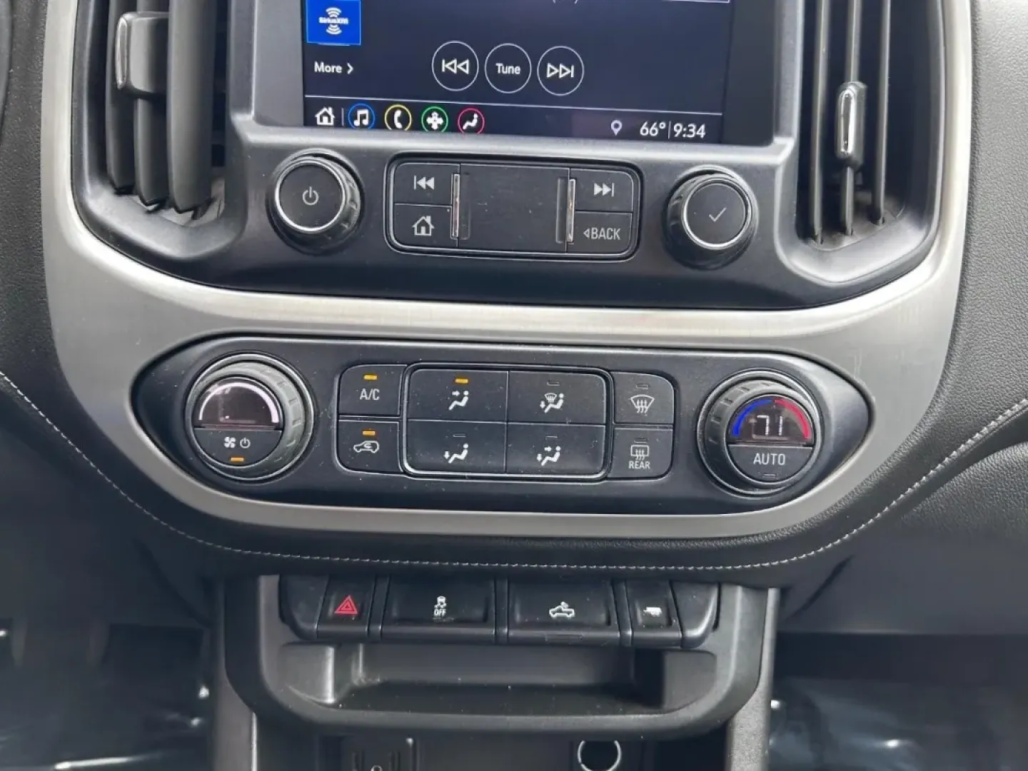 2020 /Jet Black Cloth GMC Canyon SLE1 (1GTG6CEN2L1) with an 3.6L DI DOHC V6 VVT engine, located at 141 Commercial Dr, Fredericktown, MO, 63645, (573) 783-6432, 37.570087, -90.320648 - Discover your next adventure with the 2020 GMC Canyon 4WD SLE Crew Cab, a truck that seamlessly combines rugged utility with modern comfort. Whether you're a weekend warrior seeking outdoor thrills or a commuter needing dependable transportation, this vehicle is designed to elevate your lifestyle. A - Photo#14