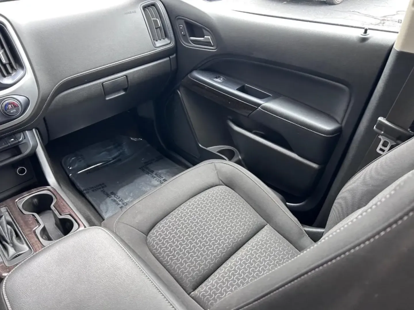 2020 /Jet Black Cloth GMC Canyon SLE1 (1GTG6CEN2L1) with an 3.6L DI DOHC V6 VVT engine, located at 141 Commercial Dr, Fredericktown, MO, 63645, (573) 783-6432, 37.570087, -90.320648 - Discover your next adventure with the 2020 GMC Canyon 4WD SLE Crew Cab, a truck that seamlessly combines rugged utility with modern comfort. Whether you're a weekend warrior seeking outdoor thrills or a commuter needing dependable transportation, this vehicle is designed to elevate your lifestyle. A - Photo#16
