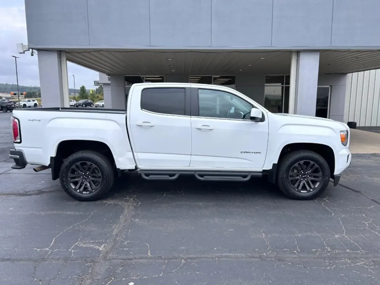 2020 /Jet Black Cloth GMC Canyon SLE1 (1GTG6CEN2L1) with an 3.6L DI DOHC V6 VVT engine, located at 141 Commercial Dr, Fredericktown, MO, 63645, (573) 783-6432, 37.570087, -90.320648 - Discover your next adventure with the 2020 GMC Canyon 4WD SLE Crew Cab, a truck that seamlessly combines rugged utility with modern comfort. Whether you're a weekend warrior seeking outdoor thrills or a commuter needing dependable transportation, this vehicle is designed to elevate your lifestyle. A - Photo#1