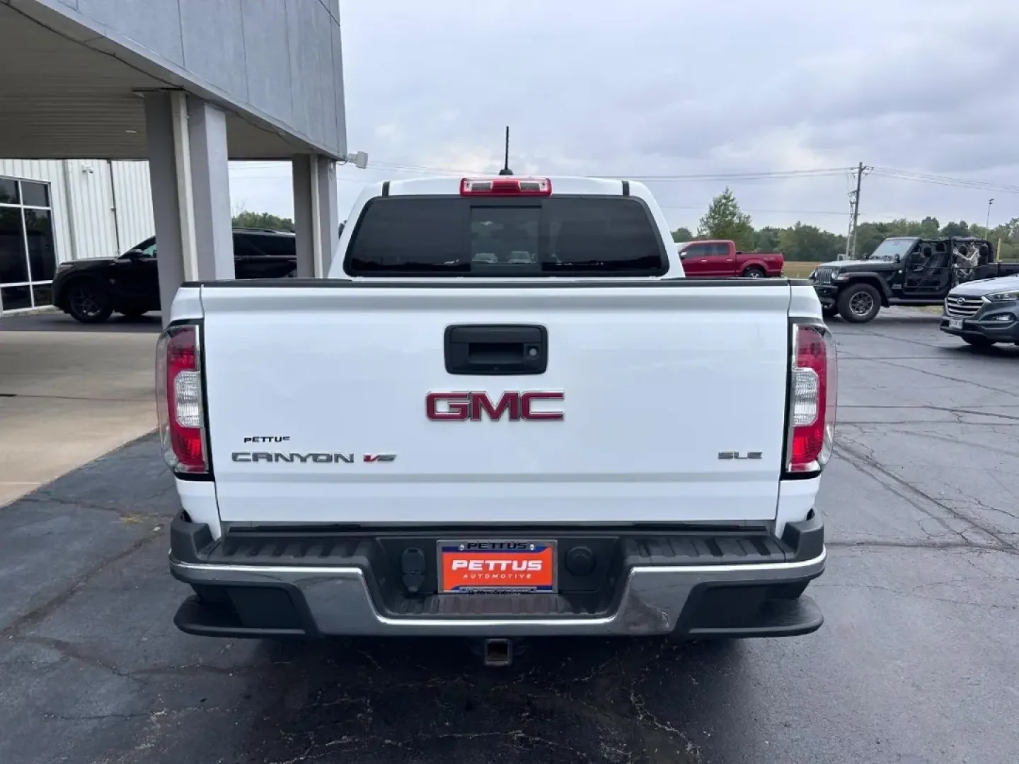 2020 /Jet Black Cloth GMC Canyon SLE1 (1GTG6CEN2L1) with an 3.6L DI DOHC V6 VVT engine, located at 141 Commercial Dr, Fredericktown, MO, 63645, (573) 783-6432, 37.570087, -90.320648 - Discover your next adventure with the 2020 GMC Canyon 4WD SLE Crew Cab, a truck that seamlessly combines rugged utility with modern comfort. Whether you're a weekend warrior seeking outdoor thrills or a commuter needing dependable transportation, this vehicle is designed to elevate your lifestyle. A - Photo#3
