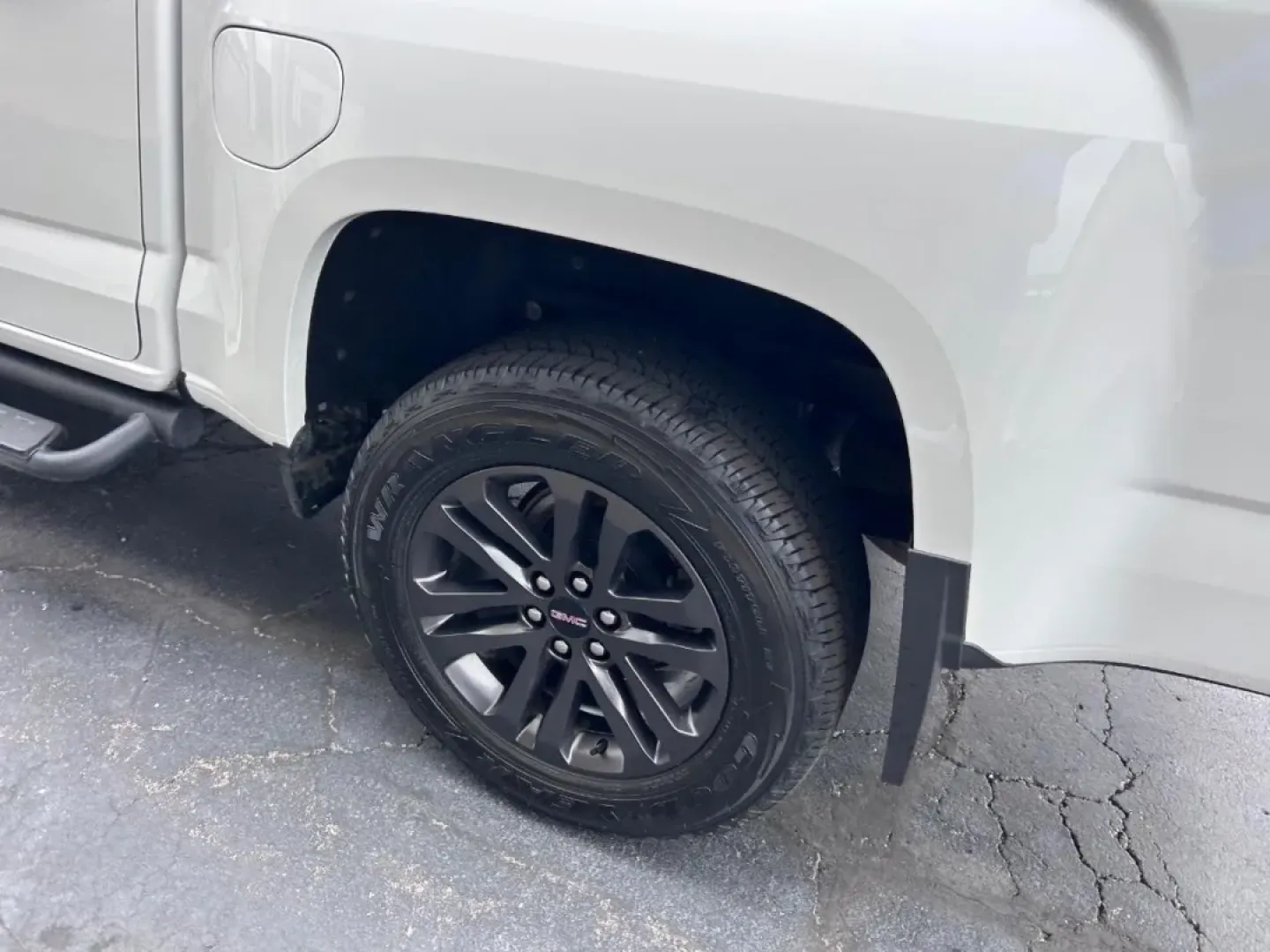 2020 /Jet Black Cloth GMC Canyon SLE1 (1GTG6CEN2L1) with an 3.6L DI DOHC V6 VVT engine, located at 141 Commercial Dr, Fredericktown, MO, 63645, (573) 783-6432, 37.570087, -90.320648 - Discover your next adventure with the 2020 GMC Canyon 4WD SLE Crew Cab, a truck that seamlessly combines rugged utility with modern comfort. Whether you're a weekend warrior seeking outdoor thrills or a commuter needing dependable transportation, this vehicle is designed to elevate your lifestyle. A - Photo#5