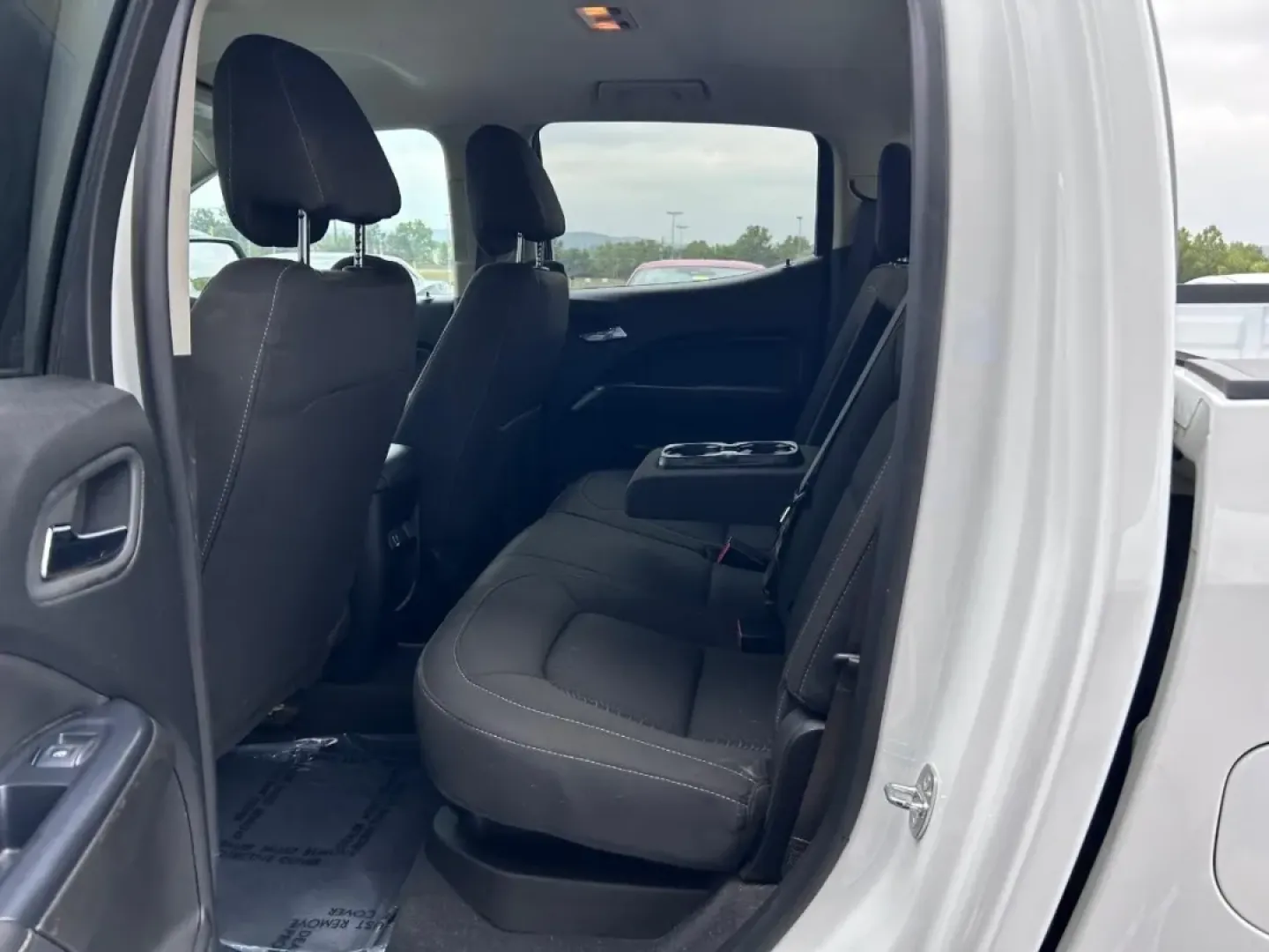 2020 /Jet Black Cloth GMC Canyon SLE1 (1GTG6CEN2L1) with an 3.6L DI DOHC V6 VVT engine, located at 141 Commercial Dr, Fredericktown, MO, 63645, (573) 783-6432, 37.570087, -90.320648 - Discover your next adventure with the 2020 GMC Canyon 4WD SLE Crew Cab, a truck that seamlessly combines rugged utility with modern comfort. Whether you're a weekend warrior seeking outdoor thrills or a commuter needing dependable transportation, this vehicle is designed to elevate your lifestyle. A - Photo#8
