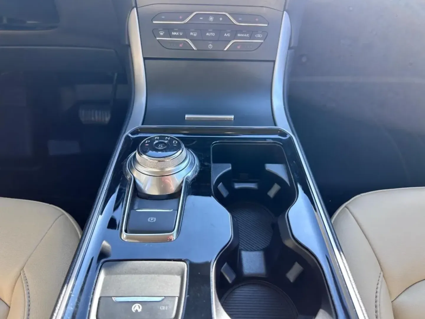 2019 /Dune Leather Ford Edge SEL (2FMPK4J9XKB) with an Twin-Scroll 2.0L EcoBoost engine, Automatic transmission, located at 141 Commercial Dr, Fredericktown, MO, 63645, (573) 783-6432, 37.570087, -90.320648 - **Discover Your Next Adventure with the 2019 Ford Edge AWD SEL at Pettus Ford Fredericktown!**<br /> <br /> Are you searching for the perfect vehicle to take your family on weekend adventures while also providing comfort for your daily commute? Look no further than this stunning 2019 Ford Edge AWD S - Photo#15