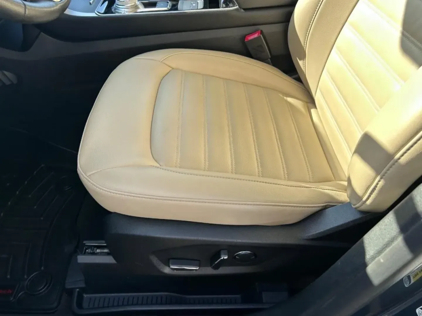 2019 /Dune Leather Ford Edge SEL (2FMPK4J9XKB) with an Twin-Scroll 2.0L EcoBoost engine, Automatic transmission, located at 141 Commercial Dr, Fredericktown, MO, 63645, (573) 783-6432, 37.570087, -90.320648 - **Discover Your Next Adventure with the 2019 Ford Edge AWD SEL at Pettus Ford Fredericktown!**<br /> <br /> Are you searching for the perfect vehicle to take your family on weekend adventures while also providing comfort for your daily commute? Look no further than this stunning 2019 Ford Edge AWD S - Photo#18