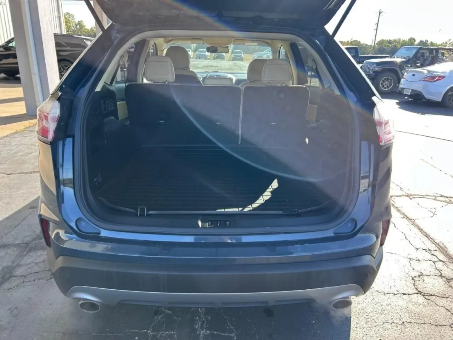 2019 /Dune Leather Ford Edge SEL (2FMPK4J9XKB) with an Twin-Scroll 2.0L EcoBoost engine, Automatic transmission, located at 141 Commercial Dr, Fredericktown, MO, 63645, (573) 783-6432, 37.570087, -90.320648 - **Discover Your Next Adventure with the 2019 Ford Edge AWD SEL at Pettus Ford Fredericktown!**<br /> <br /> Are you searching for the perfect vehicle to take your family on weekend adventures while also providing comfort for your daily commute? Look no further than this stunning 2019 Ford Edge AWD S - Photo#4