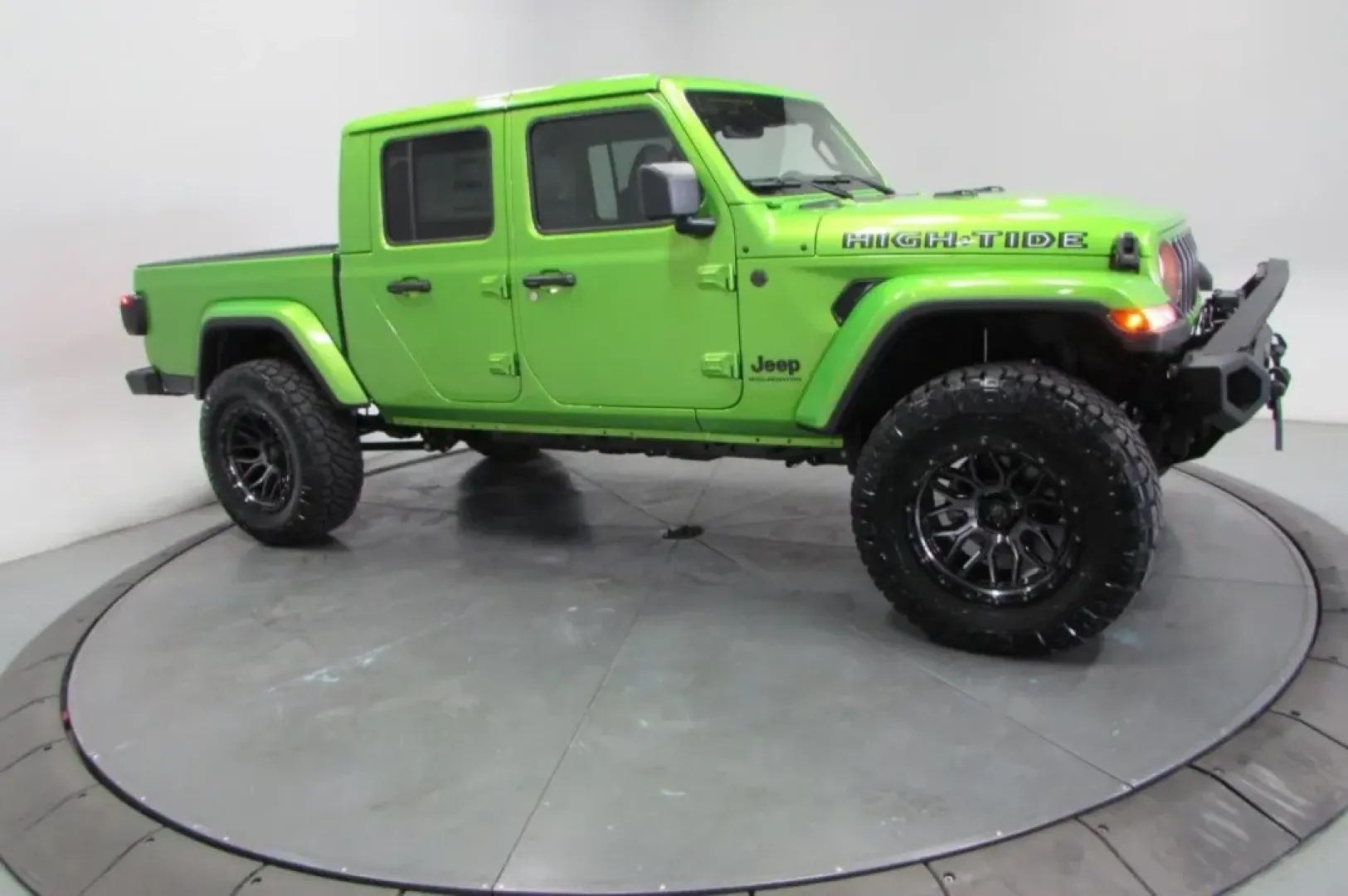 2025 /Black Jeep Gladiator Sport HIGH TIDE (1C6PJTAGXSL) with an Other engine, Automatic transmission, located at 12830 Highway 21, De Soto, MO, 63020, (636) 337-7777, 38.153099, -90.573624 - **Conquer Any Terrain with the 2025 Jeep Gladiator: Your Adventure Awaits!**<br /> <br /> Are you ready to elevate your lifestyle with a vehicle that embodies both rugged capability and everyday versatility? The 2025 Jeep Gladiator is the ultimate truck for those who crave adventure while enjoying t - Photo#4