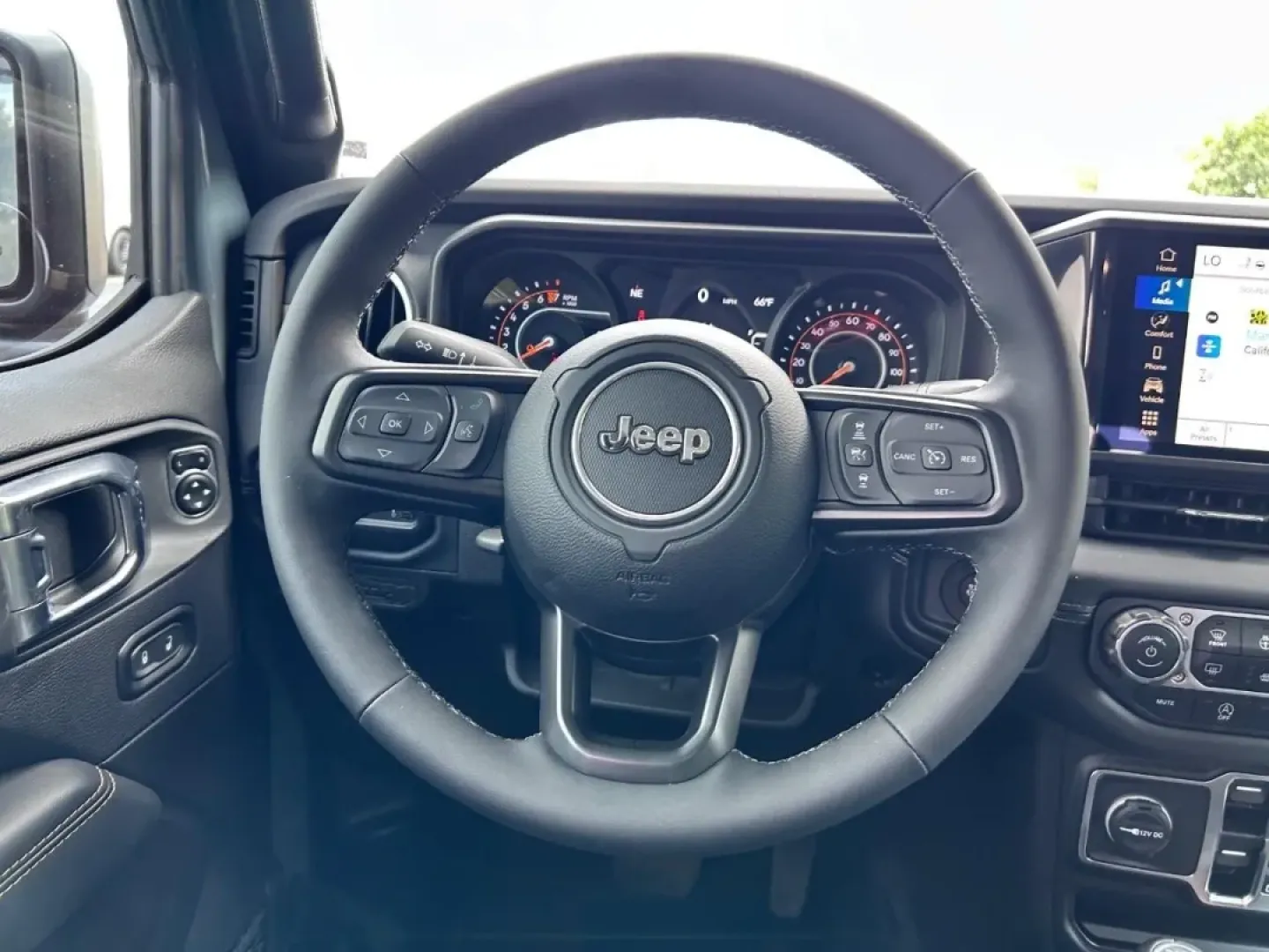2025 /Black Leather Jeep Gladiator Sport Texas Trail (1C6PJTAG2SL) with an 3.6L V6 24V VVT UPG I engine, Automatic transmission, located at 970 Woodlawn Dr., Farmington, MO, 63640, (573) 431-7800, 37.825642, -90.468674 - **Adventure Awaits: Discover Your 2025 Jeep Gladiator at Pettus CDJR Farmington!**<br /> <br /> Are you ready to elevate your outdoor adventures or conquer your daily commute with style and confidence? Look no further! The 2025 Jeep Gladiator, available now at Pettus CDJR Farmington, is the perfect - Photo#10