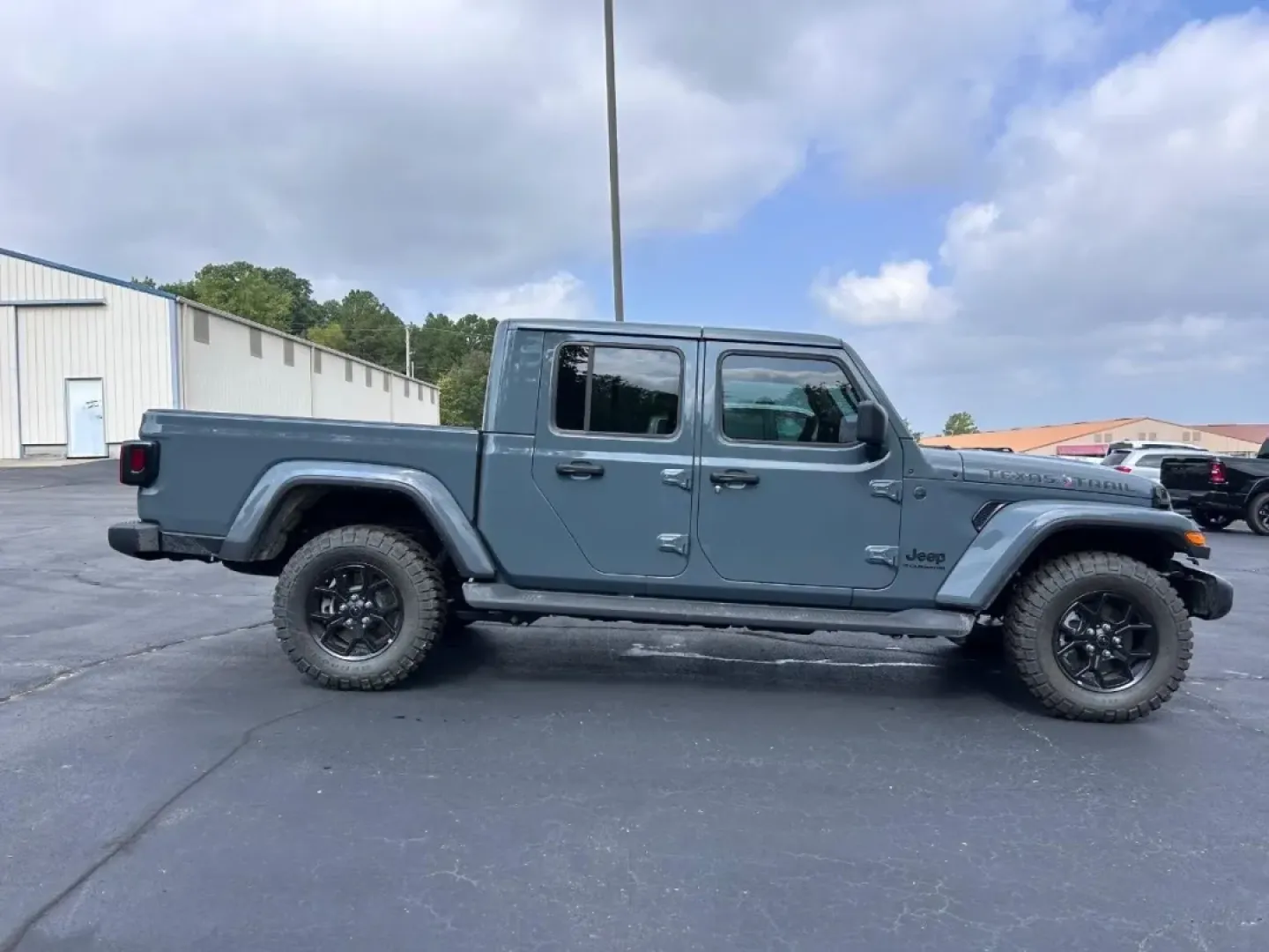 2025 /Black Leather Jeep Gladiator Sport Texas Trail (1C6PJTAG2SL) with an 3.6L V6 24V VVT UPG I engine, Automatic transmission, located at 970 Woodlawn Dr., Farmington, MO, 63640, (573) 431-7800, 37.825642, -90.468674 - **Adventure Awaits: Discover Your 2025 Jeep Gladiator at Pettus CDJR Farmington!**<br /> <br /> Are you ready to elevate your outdoor adventures or conquer your daily commute with style and confidence? Look no further! The 2025 Jeep Gladiator, available now at Pettus CDJR Farmington, is the perfect - Photo#1