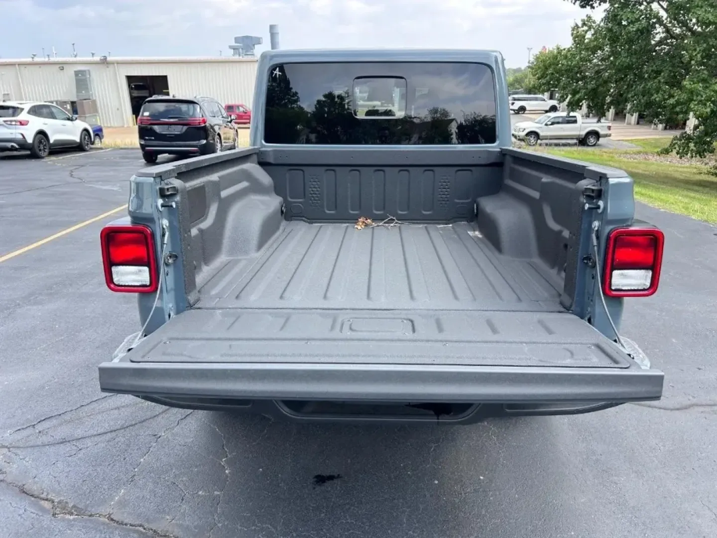 2025 /Black Leather Jeep Gladiator Sport Texas Trail (1C6PJTAG2SL) with an 3.6L V6 24V VVT UPG I engine, Automatic transmission, located at 970 Woodlawn Dr., Farmington, MO, 63640, (573) 431-7800, 37.825642, -90.468674 - **Adventure Awaits: Discover Your 2025 Jeep Gladiator at Pettus CDJR Farmington!**<br /> <br /> Are you ready to elevate your outdoor adventures or conquer your daily commute with style and confidence? Look no further! The 2025 Jeep Gladiator, available now at Pettus CDJR Farmington, is the perfect - Photo#4