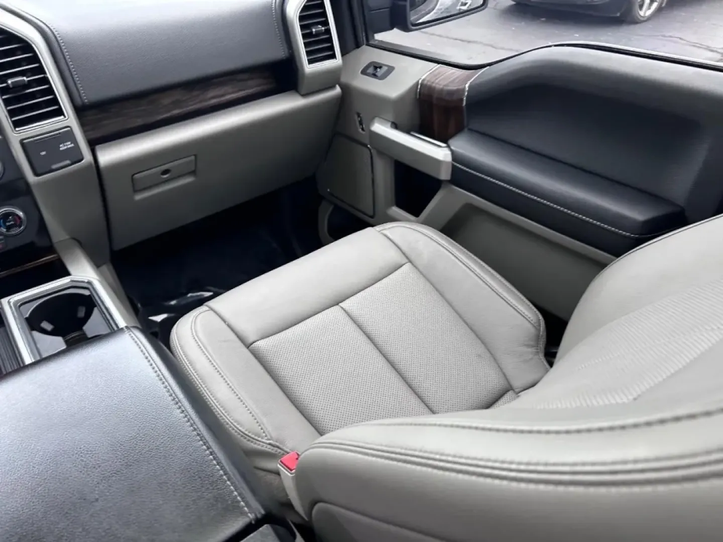 2020 /Dark Earth Gray Leather Ford F-150 Lariat (1FTEW1E51LK) with an 5.0L engine, located at 141 Commercial Dr, Fredericktown, MO, 63645, (573) 783-6432, 37.570087, -90.320648 - **Adventure Awaits with This 2020 Ford F-150 - Your Ultimate Truck Companion!**<br /> <br /> Are you ready to elevate your lifestyle with a powerful truck that promises both capability and comfort? Look no further than this stunning 2020 Ford F-150, now available at Pettus Ford Fredericktown. Whethe - Photo#15