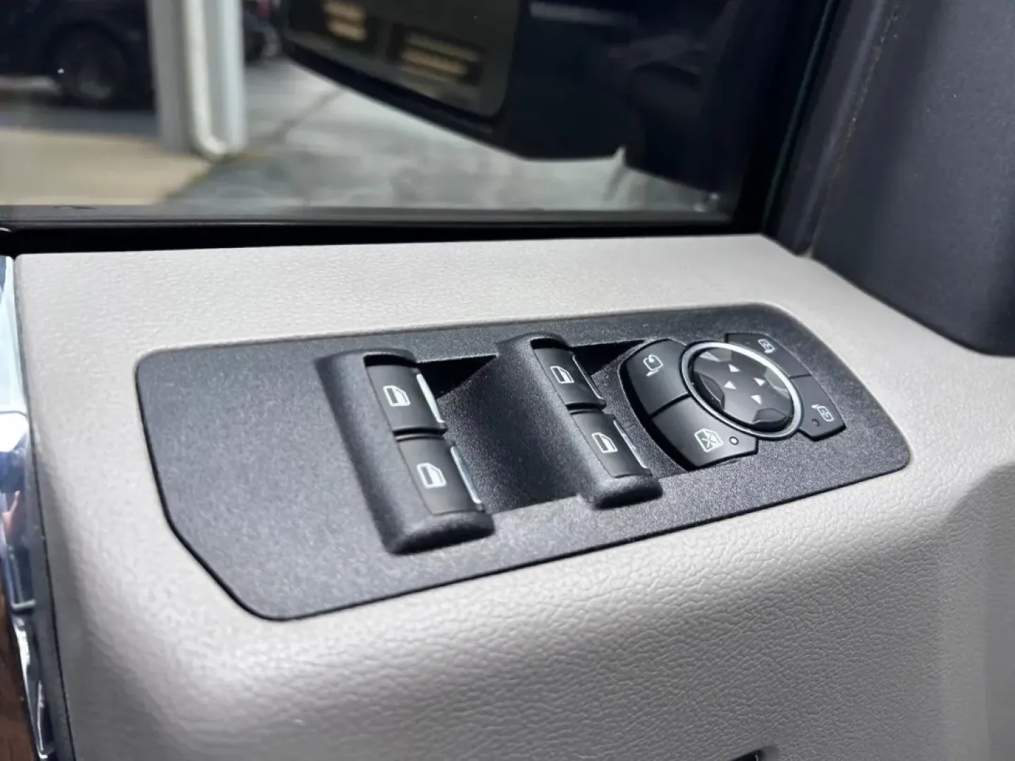 2020 /Dark Earth Gray Leather Ford F-150 Lariat (1FTEW1E51LK) with an 5.0L engine, located at 141 Commercial Dr, Fredericktown, MO, 63645, (573) 783-6432, 37.570087, -90.320648 - **Adventure Awaits with This 2020 Ford F-150 - Your Ultimate Truck Companion!**<br /> <br /> Are you ready to elevate your lifestyle with a powerful truck that promises both capability and comfort? Look no further than this stunning 2020 Ford F-150, now available at Pettus Ford Fredericktown. Whethe - Photo#16
