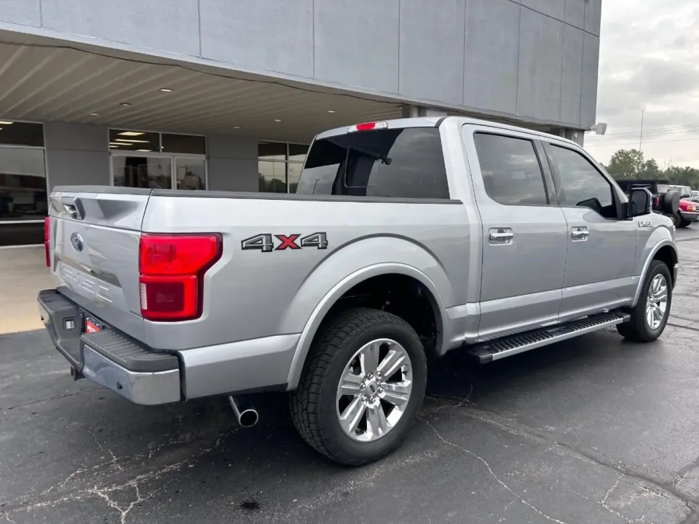 2020 /Dark Earth Gray Leather Ford F-150 Lariat (1FTEW1E51LK) with an 5.0L engine, located at 141 Commercial Dr, Fredericktown, MO, 63645, (573) 783-6432, 37.570087, -90.320648 - **Adventure Awaits with This 2020 Ford F-150 - Your Ultimate Truck Companion!**<br /> <br /> Are you ready to elevate your lifestyle with a powerful truck that promises both capability and comfort? Look no further than this stunning 2020 Ford F-150, now available at Pettus Ford Fredericktown. Whethe - Photo#2