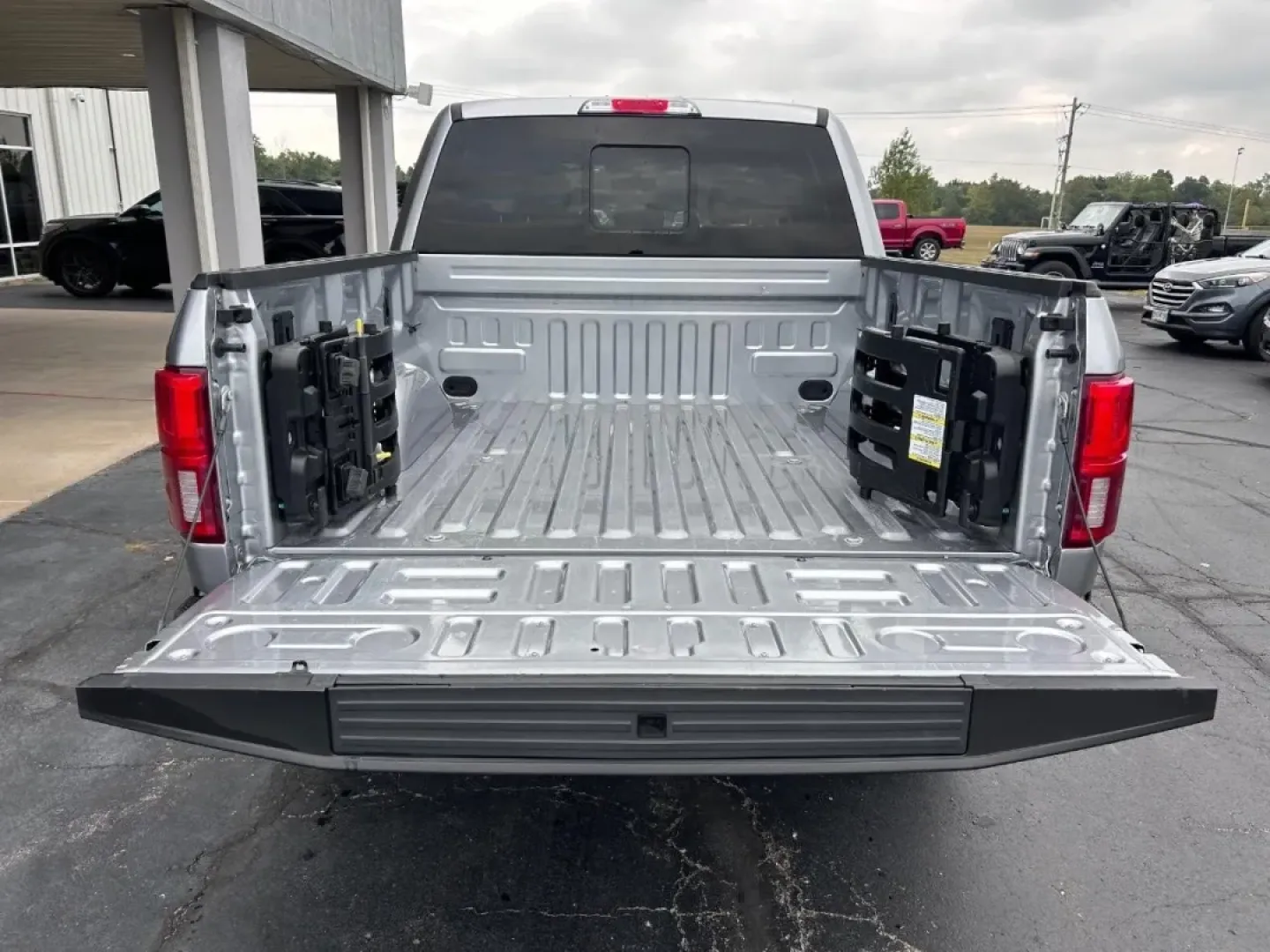 2020 /Dark Earth Gray Leather Ford F-150 Lariat (1FTEW1E51LK) with an 5.0L engine, located at 141 Commercial Dr, Fredericktown, MO, 63645, (573) 783-6432, 37.570087, -90.320648 - **Adventure Awaits with This 2020 Ford F-150 - Your Ultimate Truck Companion!**<br /> <br /> Are you ready to elevate your lifestyle with a powerful truck that promises both capability and comfort? Look no further than this stunning 2020 Ford F-150, now available at Pettus Ford Fredericktown. Whethe - Photo#4