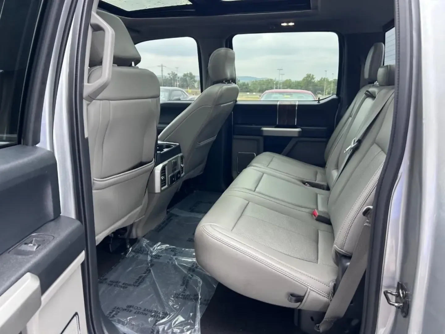 2020 /Dark Earth Gray Leather Ford F-150 Lariat (1FTEW1E51LK) with an 5.0L engine, located at 141 Commercial Dr, Fredericktown, MO, 63645, (573) 783-6432, 37.570087, -90.320648 - **Adventure Awaits with This 2020 Ford F-150 - Your Ultimate Truck Companion!**<br /> <br /> Are you ready to elevate your lifestyle with a powerful truck that promises both capability and comfort? Look no further than this stunning 2020 Ford F-150, now available at Pettus Ford Fredericktown. Whethe - Photo#6