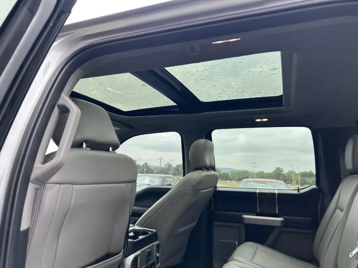 2020 /Dark Earth Gray Leather Ford F-150 Lariat (1FTEW1E51LK) with an 5.0L engine, located at 141 Commercial Dr, Fredericktown, MO, 63645, (573) 783-6432, 37.570087, -90.320648 - **Adventure Awaits with This 2020 Ford F-150 - Your Ultimate Truck Companion!**<br /> <br /> Are you ready to elevate your lifestyle with a powerful truck that promises both capability and comfort? Look no further than this stunning 2020 Ford F-150, now available at Pettus Ford Fredericktown. Whethe - Photo#7