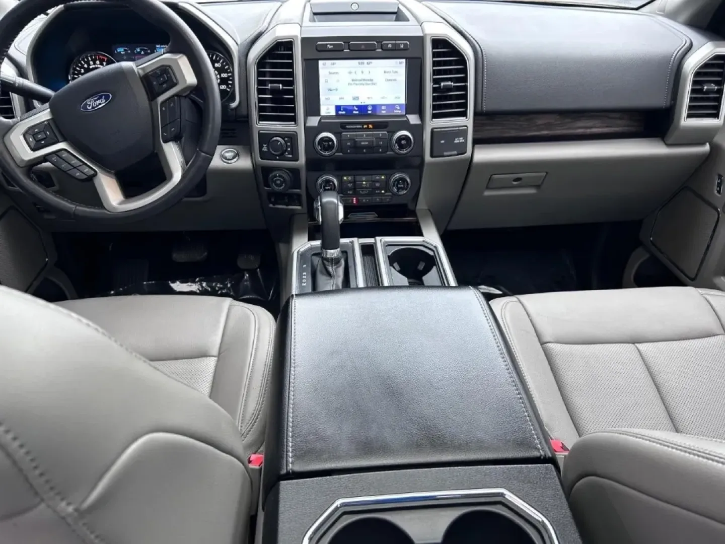 2020 /Dark Earth Gray Leather Ford F-150 Lariat (1FTEW1E51LK) with an 5.0L engine, located at 141 Commercial Dr, Fredericktown, MO, 63645, (573) 783-6432, 37.570087, -90.320648 - **Adventure Awaits with This 2020 Ford F-150 - Your Ultimate Truck Companion!**<br /> <br /> Are you ready to elevate your lifestyle with a powerful truck that promises both capability and comfort? Look no further than this stunning 2020 Ford F-150, now available at Pettus Ford Fredericktown. Whethe - Photo#8