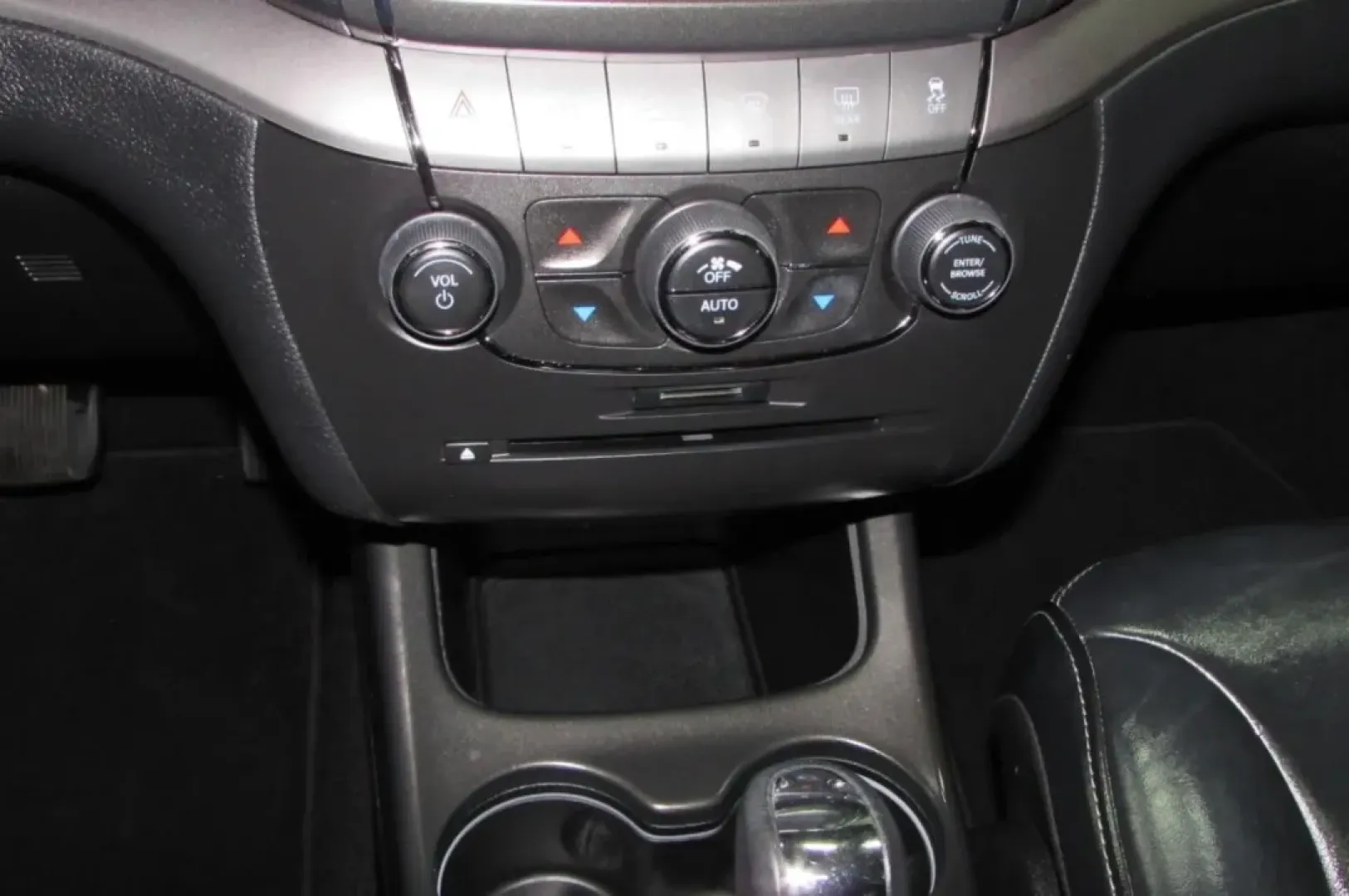 2020 /Black Dodge Journey Crossroad (3C4PDCGB9LT) with an Other engine, Automatic transmission, located at 12836 Highway 21, De Soto, MO, 63020, (636) 337-7777, 38.151867, -90.575615 - Are you searching for the perfect vehicle to elevate your next family road trip or weekend adventure? Look no further than this stunning 2020 Dodge Journey Crossroad, now available at Pettus Ford De Soto. Located conveniently at 12836 Missouri Hwy 21, De Soto, MO 63020, our OEM dealership specialize - Photo#19