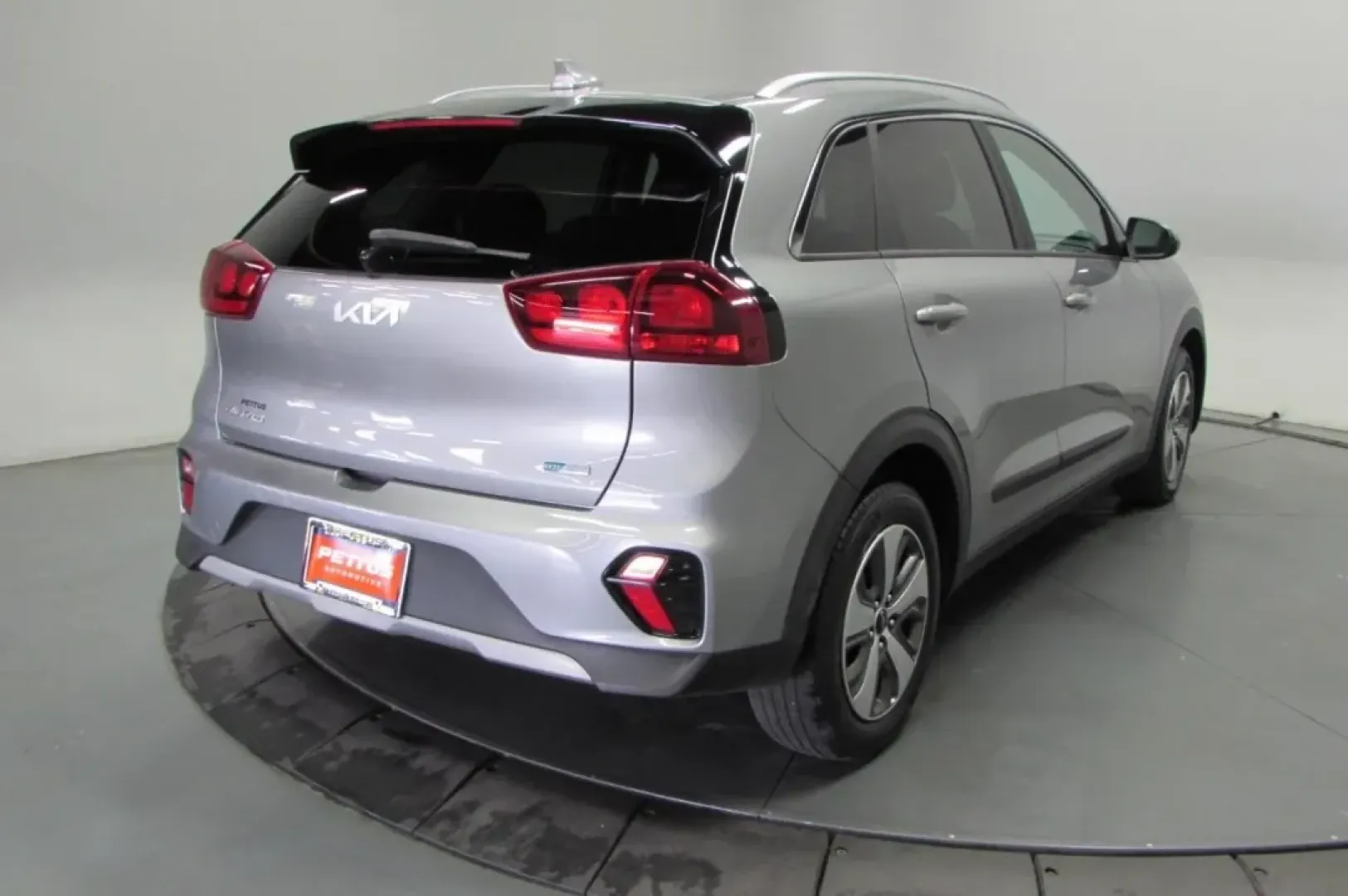 2022 /Charcoal Kia Niro LX (KNDCB3LC3N5) with an Other engine, Automatic transmission, located at 12836 Highway 21, De Soto, MO, 63020, (636) 337-7777, 38.151867, -90.575615 - **Adventure Awaits: Discover the 2022 Kia Niro at Pettus Ford De Soto!**<br /> <br /> Are you ready to elevate your daily commute and weekend getaways? The 2022 Kia Niro is the perfect SUV for those seeking a blend of efficiency, comfort, and versatility, making it an ideal choice for budget-conscio - Photo#7