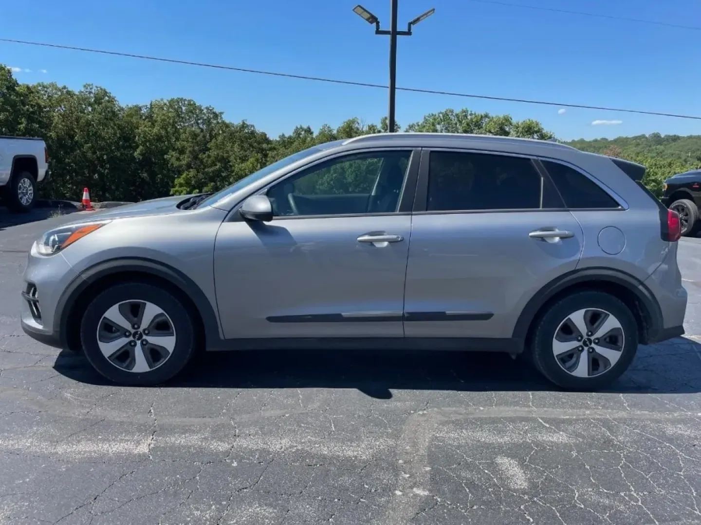2022 /Charcoal Kia Niro LX (KNDCB3LC3N5) with an Other engine, Automatic transmission, located at 12836 Highway 21, De Soto, MO, 63020, (636) 337-7777, 38.151867, -90.575615 - **Adventure Awaits: Discover the 2022 Kia Niro at Pettus Ford De Soto!**<br /> <br /> Are you ready to elevate your daily commute and weekend getaways? The 2022 Kia Niro is the perfect SUV for those seeking a blend of efficiency, comfort, and versatility, making it an ideal choice for budget-conscio - Photo#1