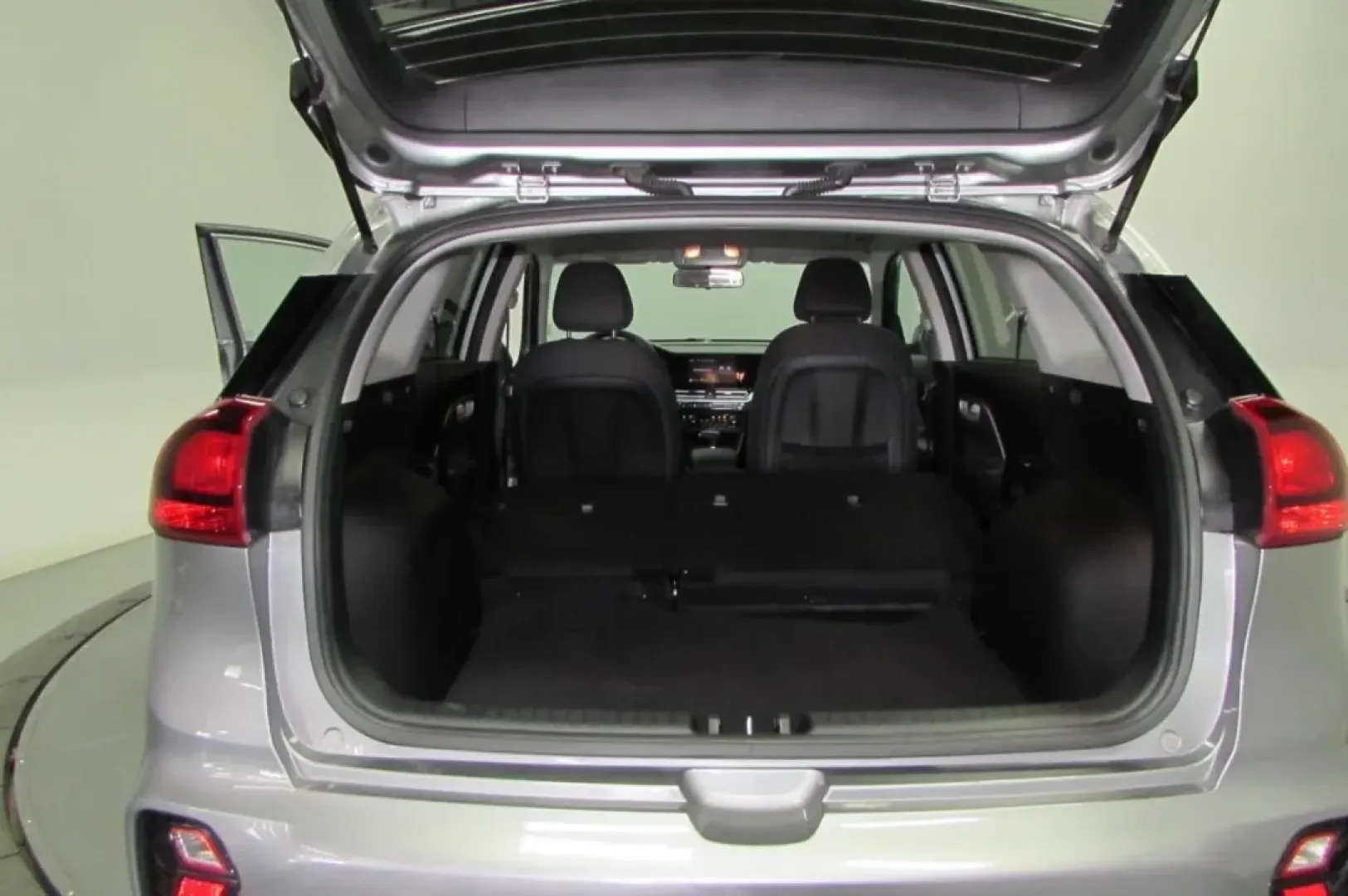 2022 /Charcoal Kia Niro LX (KNDCB3LC3N5) with an Other engine, Automatic transmission, located at 12836 Highway 21, De Soto, MO, 63020, (636) 337-7777, 38.151867, -90.575615 - **Adventure Awaits: Discover the 2022 Kia Niro at Pettus Ford De Soto!**<br /> <br /> Are you ready to elevate your daily commute and weekend getaways? The 2022 Kia Niro is the perfect SUV for those seeking a blend of efficiency, comfort, and versatility, making it an ideal choice for budget-conscio - Photo#28