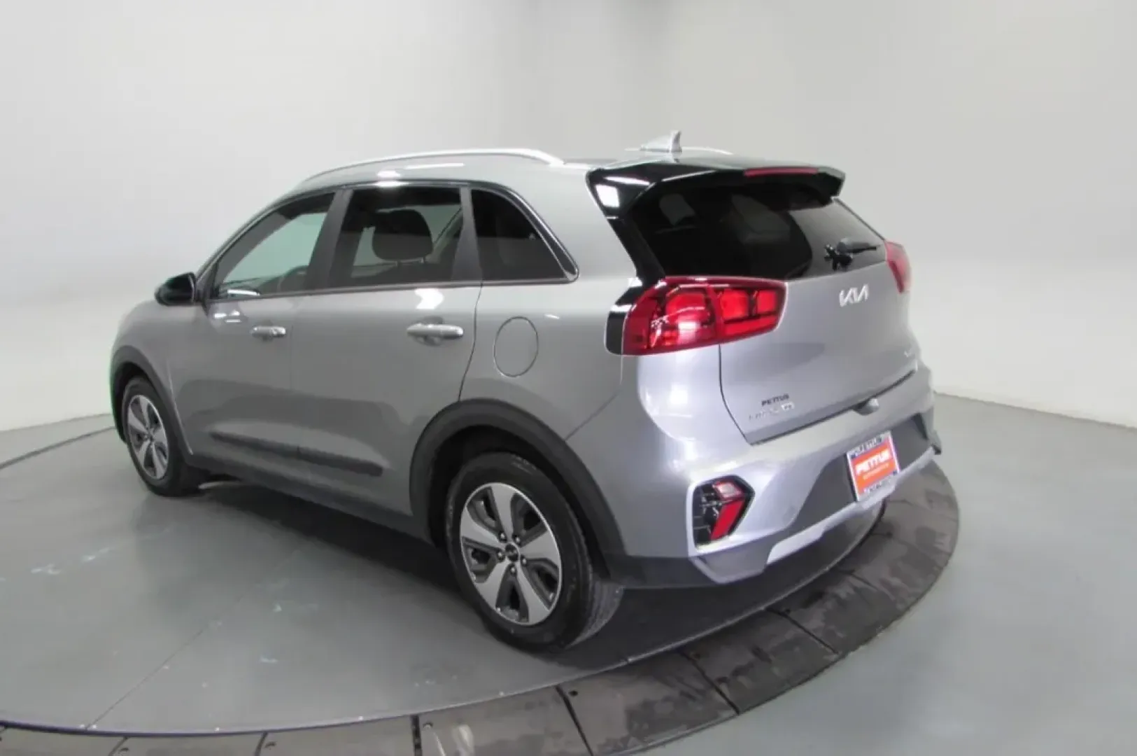 2022 /Charcoal Kia Niro LX (KNDCB3LC3N5) with an Other engine, Automatic transmission, located at 12836 Highway 21, De Soto, MO, 63020, (636) 337-7777, 38.151867, -90.575615 - **Adventure Awaits: Discover the 2022 Kia Niro at Pettus Ford De Soto!**<br /> <br /> Are you ready to elevate your daily commute and weekend getaways? The 2022 Kia Niro is the perfect SUV for those seeking a blend of efficiency, comfort, and versatility, making it an ideal choice for budget-conscio - Photo#5