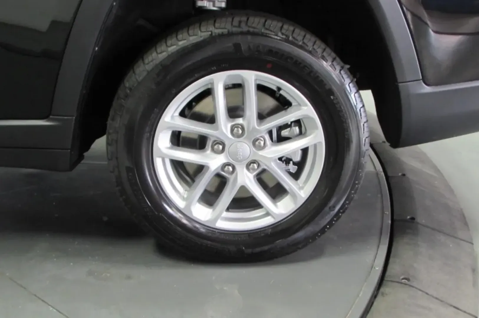 2025 /Black Jeep Grand Cherokee Laredo (1C4RJKAG4S8) with an Other engine, Automatic transmission, located at 12830 Highway 21, De Soto, MO, 63020, (636) 337-7777, 38.153099, -90.573624 - **Unleash Adventure with the 2025 Jeep Grand Cherokee at Pettus CDJR DeSoto!**<br /> <br /> Are you ready to elevate your weekend adventures and daily commutes? The 2025 Jeep Grand Cherokee is the ultimate SUV designed for those who crave both comfort and capability. With its rugged reputation and v - Photo#9