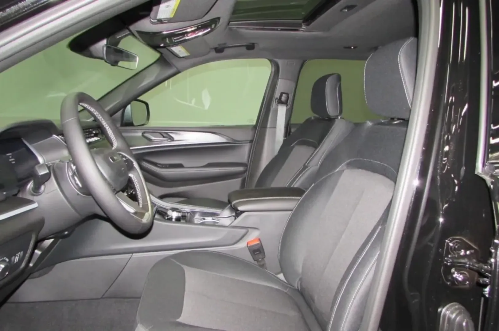 2025 /Black Jeep Grand Cherokee Laredo (1C4RJKAG4S8) with an Other engine, Automatic transmission, located at 12830 Highway 21, De Soto, MO, 63020, (636) 337-7777, 38.153099, -90.573624 - **Unleash Adventure with the 2025 Jeep Grand Cherokee at Pettus CDJR DeSoto!**<br /> <br /> Are you ready to elevate your weekend adventures and daily commutes? The 2025 Jeep Grand Cherokee is the ultimate SUV designed for those who crave both comfort and capability. With its rugged reputation and v - Photo#12