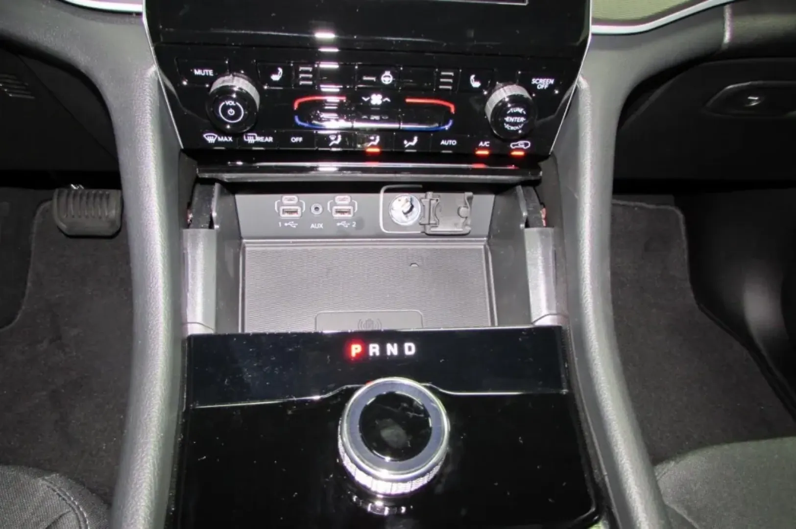 2025 /Black Jeep Grand Cherokee Laredo (1C4RJKAG4S8) with an Other engine, Automatic transmission, located at 12830 Highway 21, De Soto, MO, 63020, (636) 337-7777, 38.153099, -90.573624 - **Unleash Adventure with the 2025 Jeep Grand Cherokee at Pettus CDJR DeSoto!**<br /> <br /> Are you ready to elevate your weekend adventures and daily commutes? The 2025 Jeep Grand Cherokee is the ultimate SUV designed for those who crave both comfort and capability. With its rugged reputation and v - Photo#21