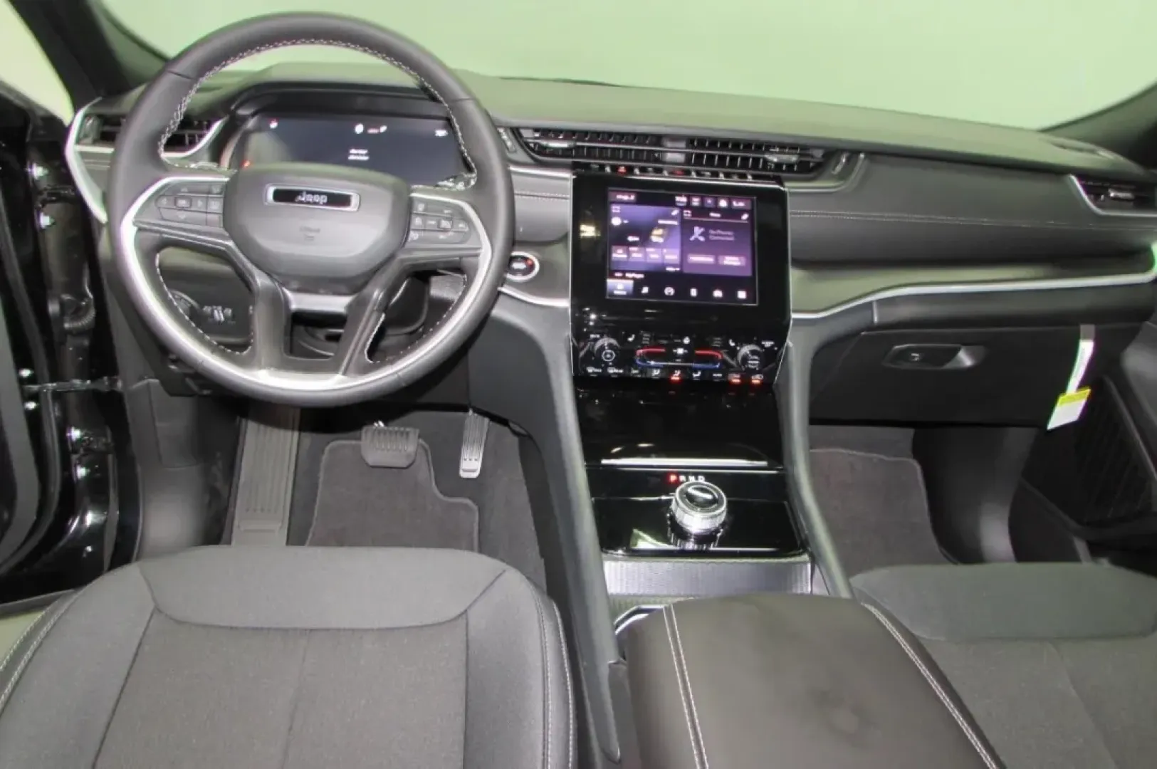 2025 /Black Jeep Grand Cherokee Laredo (1C4RJKAG4S8) with an Other engine, Automatic transmission, located at 12830 Highway 21, De Soto, MO, 63020, (636) 337-7777, 38.153099, -90.573624 - **Unleash Adventure with the 2025 Jeep Grand Cherokee at Pettus CDJR DeSoto!**<br /> <br /> Are you ready to elevate your weekend adventures and daily commutes? The 2025 Jeep Grand Cherokee is the ultimate SUV designed for those who crave both comfort and capability. With its rugged reputation and v - Photo#23