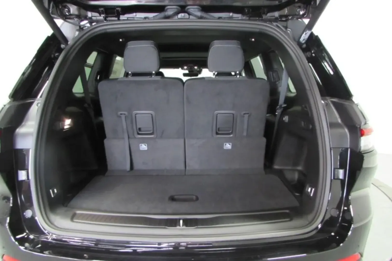 2025 /Black Jeep Grand Cherokee Laredo (1C4RJKAG4S8) with an Other engine, Automatic transmission, located at 12830 Highway 21, De Soto, MO, 63020, (636) 337-7777, 38.153099, -90.573624 - **Unleash Adventure with the 2025 Jeep Grand Cherokee at Pettus CDJR DeSoto!**<br /> <br /> Are you ready to elevate your weekend adventures and daily commutes? The 2025 Jeep Grand Cherokee is the ultimate SUV designed for those who crave both comfort and capability. With its rugged reputation and v - Photo#28