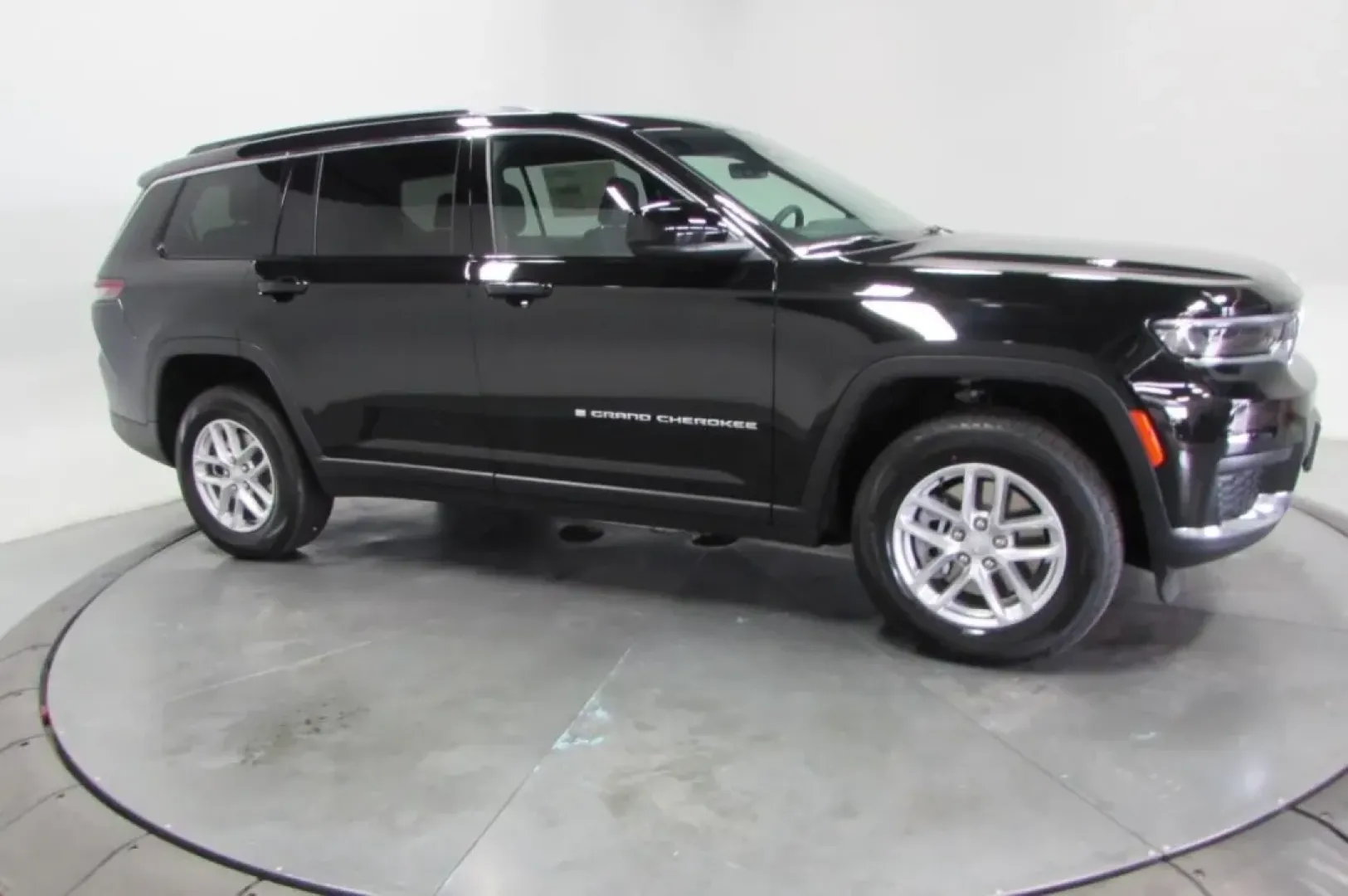 2025 /Black Jeep Grand Cherokee Laredo (1C4RJKAG4S8) with an Other engine, Automatic transmission, located at 12830 Highway 21, De Soto, MO, 63020, (636) 337-7777, 38.153099, -90.573624 - **Unleash Adventure with the 2025 Jeep Grand Cherokee at Pettus CDJR DeSoto!**<br /> <br /> Are you ready to elevate your weekend adventures and daily commutes? The 2025 Jeep Grand Cherokee is the ultimate SUV designed for those who crave both comfort and capability. With its rugged reputation and v - Photo#3