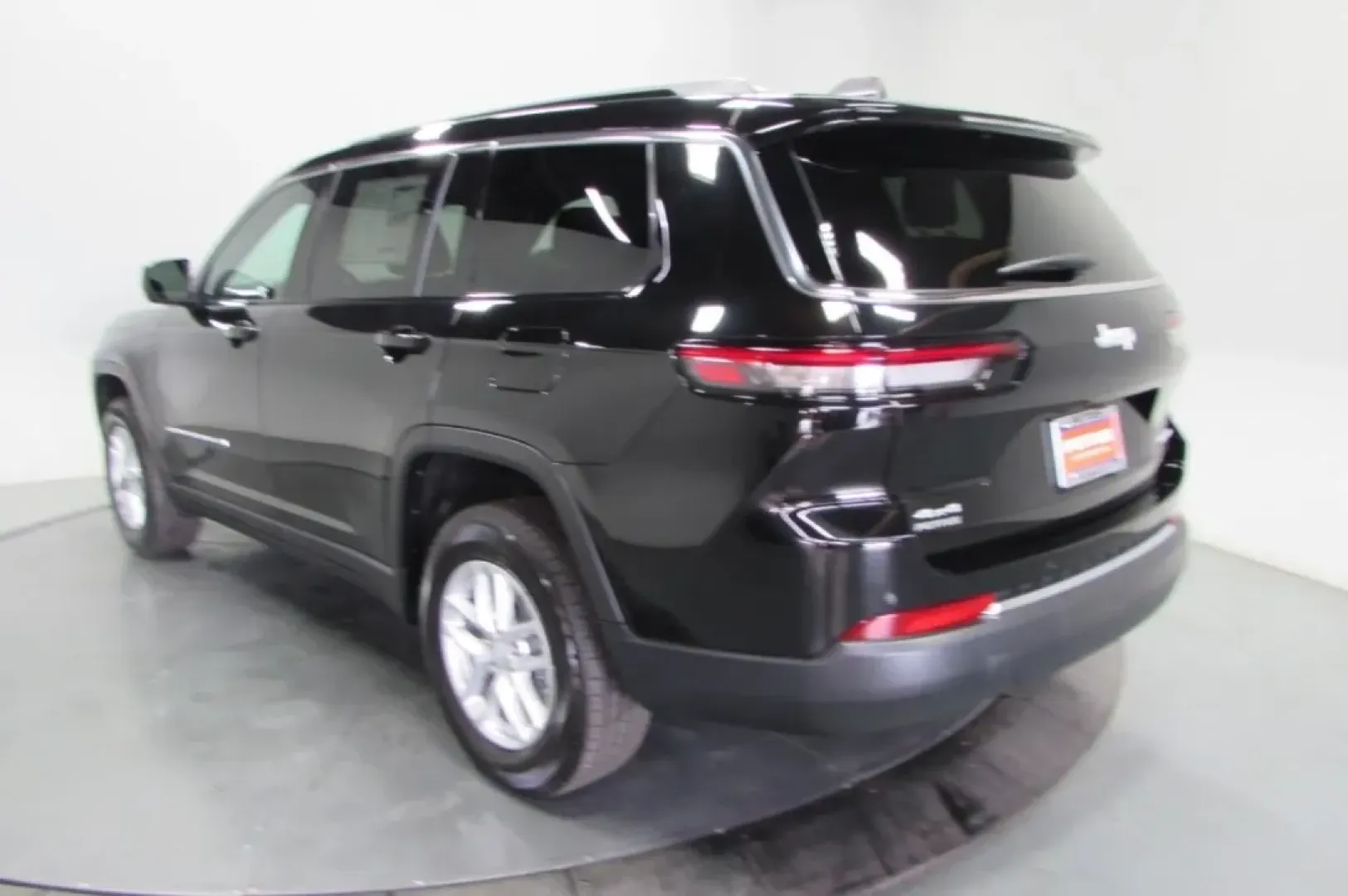 2025 /Black Jeep Grand Cherokee Laredo (1C4RJKAG4S8) with an Other engine, Automatic transmission, located at 12830 Highway 21, De Soto, MO, 63020, (636) 337-7777, 38.153099, -90.573624 - **Unleash Adventure with the 2025 Jeep Grand Cherokee at Pettus CDJR DeSoto!**<br /> <br /> Are you ready to elevate your weekend adventures and daily commutes? The 2025 Jeep Grand Cherokee is the ultimate SUV designed for those who crave both comfort and capability. With its rugged reputation and v - Photo#5