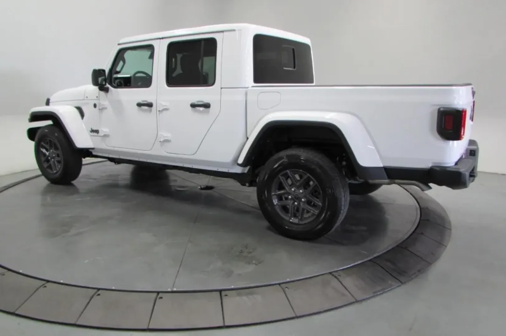 2025 /Black Jeep Gladiator Sport (1C6PJTAG6SL) with an Other engine, Automatic transmission, located at 12830 Highway 21, De Soto, MO, 63020, (636) 337-7777, 38.153099, -90.573624 - **Unleash Adventure with the 2025 Jeep Gladiator at Pettus CDJR DeSoto!**<br /> <br /> Are you an adventurer at heart, always seeking the next thrill? Whether you're planning weekend getaways to explore the scenic Ozarks or navigating the bustling streets of De Soto, MO, the 2025 Jeep Gladiator is t - Photo#11