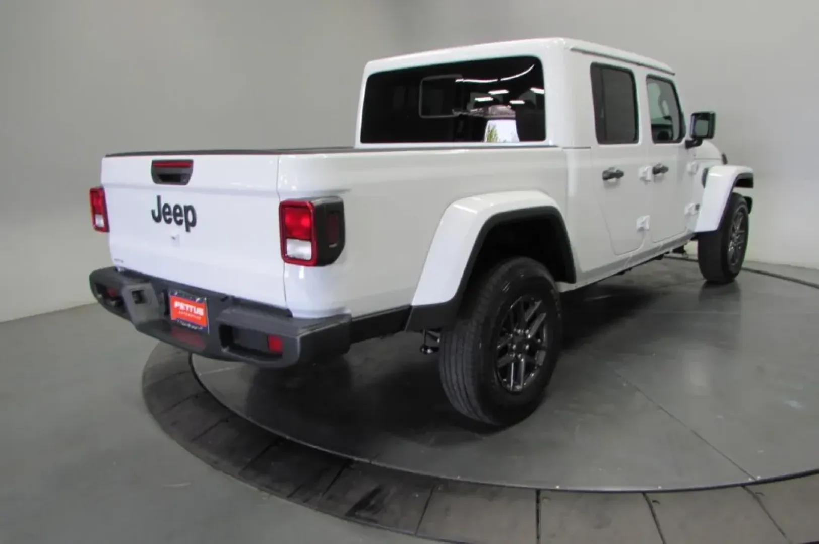 2025 /Black Jeep Gladiator Sport (1C6PJTAG6SL) with an Other engine, Automatic transmission, located at 12830 Highway 21, De Soto, MO, 63020, (636) 337-7777, 38.153099, -90.573624 - **Unleash Adventure with the 2025 Jeep Gladiator at Pettus CDJR DeSoto!**<br /> <br /> Are you an adventurer at heart, always seeking the next thrill? Whether you're planning weekend getaways to explore the scenic Ozarks or navigating the bustling streets of De Soto, MO, the 2025 Jeep Gladiator is t - Photo#14