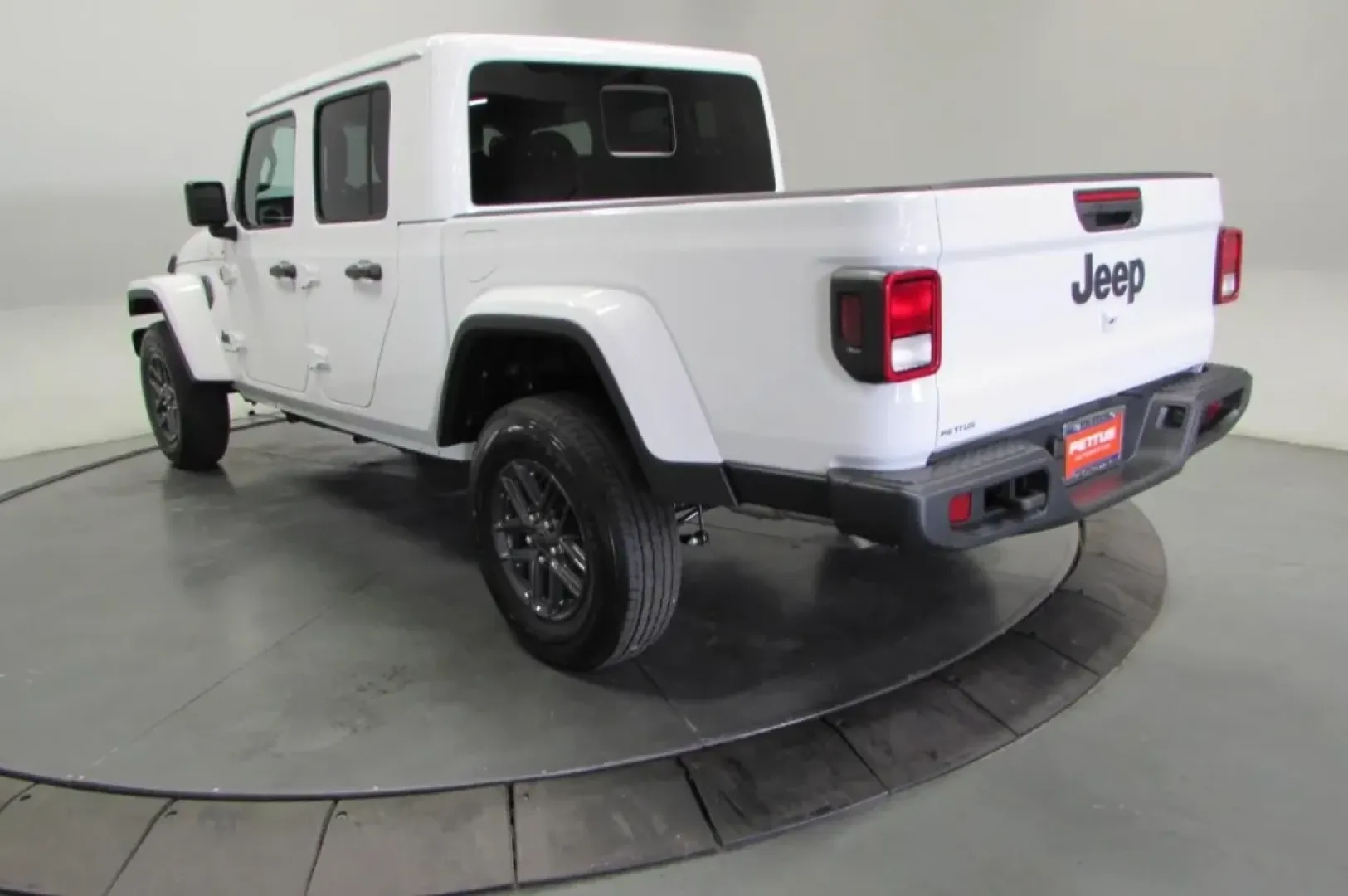 2025 /Black Jeep Gladiator Sport (1C6PJTAG6SL) with an Other engine, Automatic transmission, located at 12830 Highway 21, De Soto, MO, 63020, (636) 337-7777, 38.153099, -90.573624 - **Unleash Adventure with the 2025 Jeep Gladiator at Pettus CDJR DeSoto!**<br /> <br /> Are you an adventurer at heart, always seeking the next thrill? Whether you're planning weekend getaways to explore the scenic Ozarks or navigating the bustling streets of De Soto, MO, the 2025 Jeep Gladiator is t - Photo#5