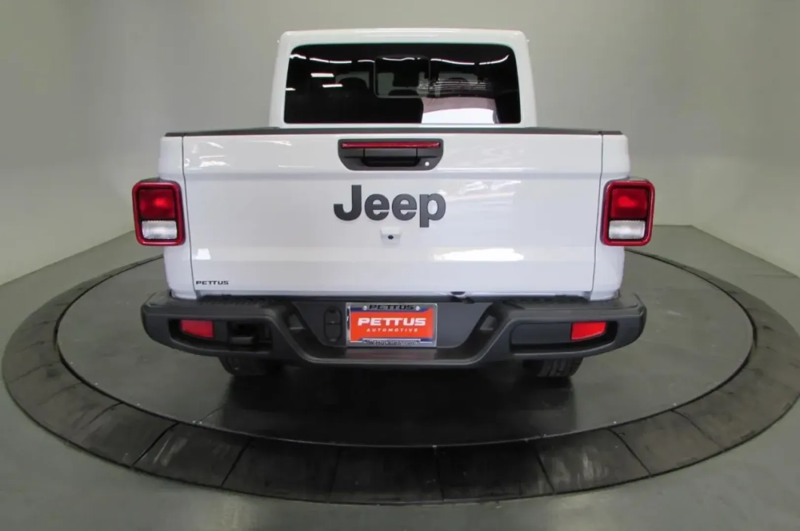 2025 /Black Jeep Gladiator Sport (1C6PJTAG6SL) with an Other engine, Automatic transmission, located at 12830 Highway 21, De Soto, MO, 63020, (636) 337-7777, 38.153099, -90.573624 - **Unleash Adventure with the 2025 Jeep Gladiator at Pettus CDJR DeSoto!**<br /> <br /> Are you an adventurer at heart, always seeking the next thrill? Whether you're planning weekend getaways to explore the scenic Ozarks or navigating the bustling streets of De Soto, MO, the 2025 Jeep Gladiator is t - Photo#6