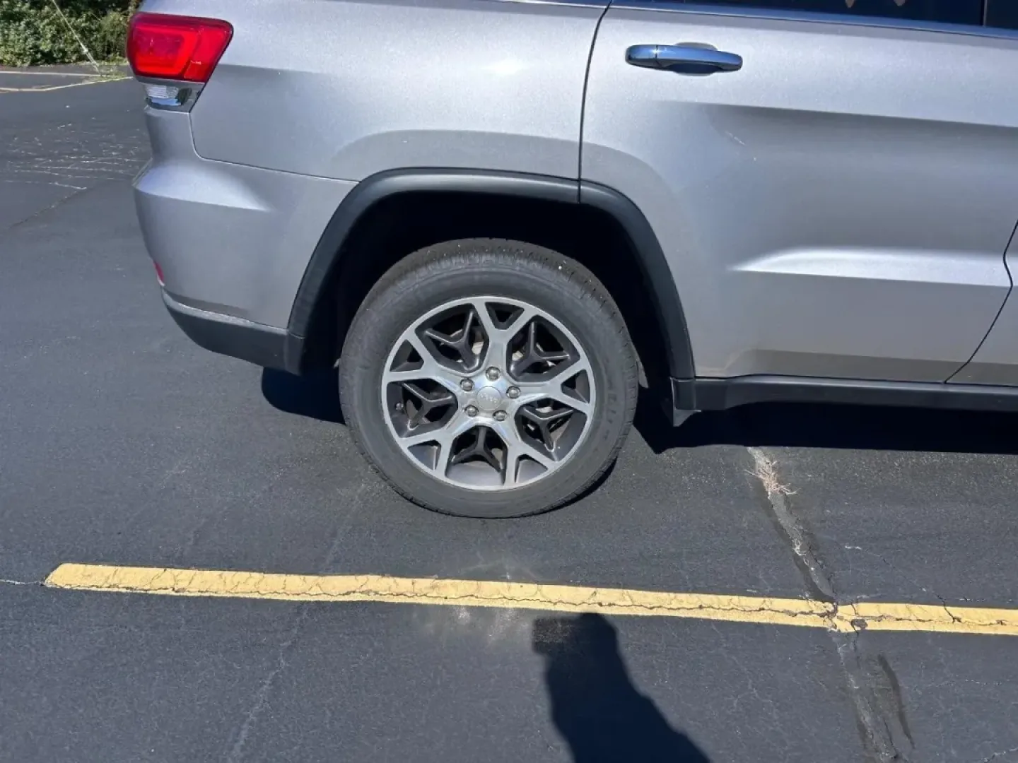 2019 Jeep Grand Cherokee Limited (1C4RJFBGXKC) with an 3.6L V6 engine, located at 970 Woodlawn Dr., Farmington, MO, 63640, (573) 431-7800, 37.825642, -90.468674 - ### Explore Adventure in a 2019 Jeep Grand Cherokee at Pettus CDJR Farmington!<br /> <br /> Are you ready to embark on your next adventure, whether it's a weekend getaway or your daily commute? The 2019 Jeep Grand Cherokee is the perfect SUV for those seeking both luxury and rugged capability. With - Photo#3