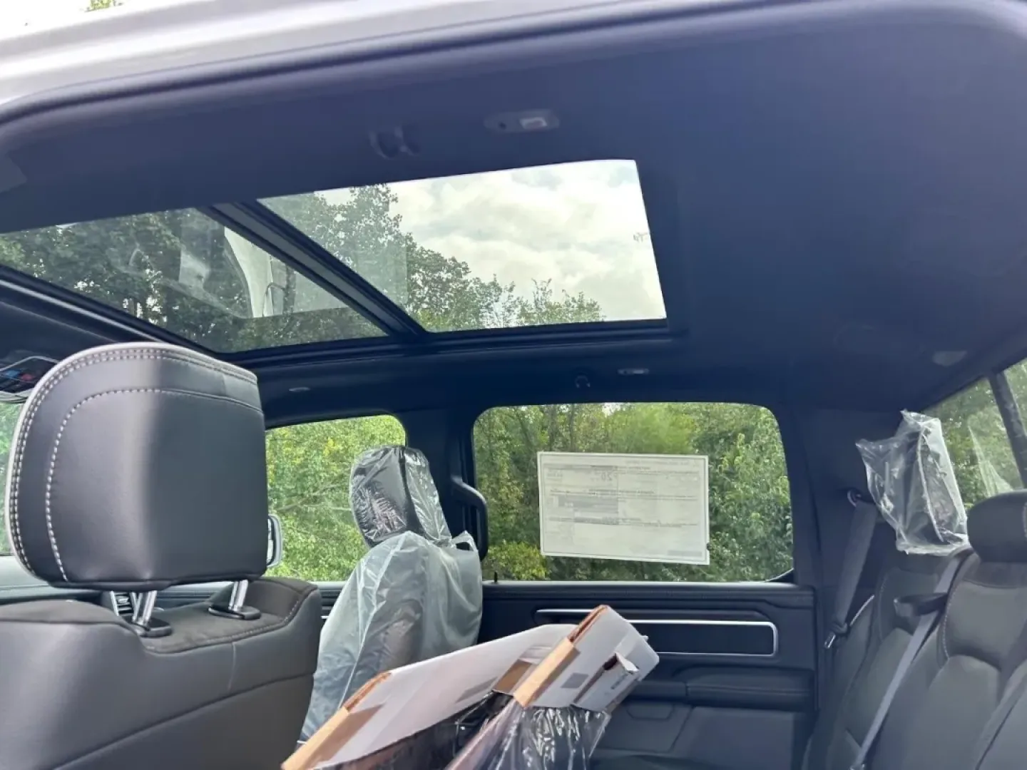 2026 /Black Leather Ram 1500 Laramie (1C6SRFJP2TN) with an 3.0L I6 Hurricane SO Twin Turbo ESS engine, Automatic transmission, located at 970 Woodlawn Dr., Farmington, MO, 63640, (573) 431-7800, 37.825642, -90.468674 - **Elevate Your Adventures with the 2026 Ram 1500 Laramie at Pettus CDJR Farmington!**<br /> <br /> Are you searching for the perfect blend of rugged capability and modern comfort? Look no further than the 2026 Ram 1500 Laramie, a truck designed for those who demand more from their vehicles-whether y - Photo#9