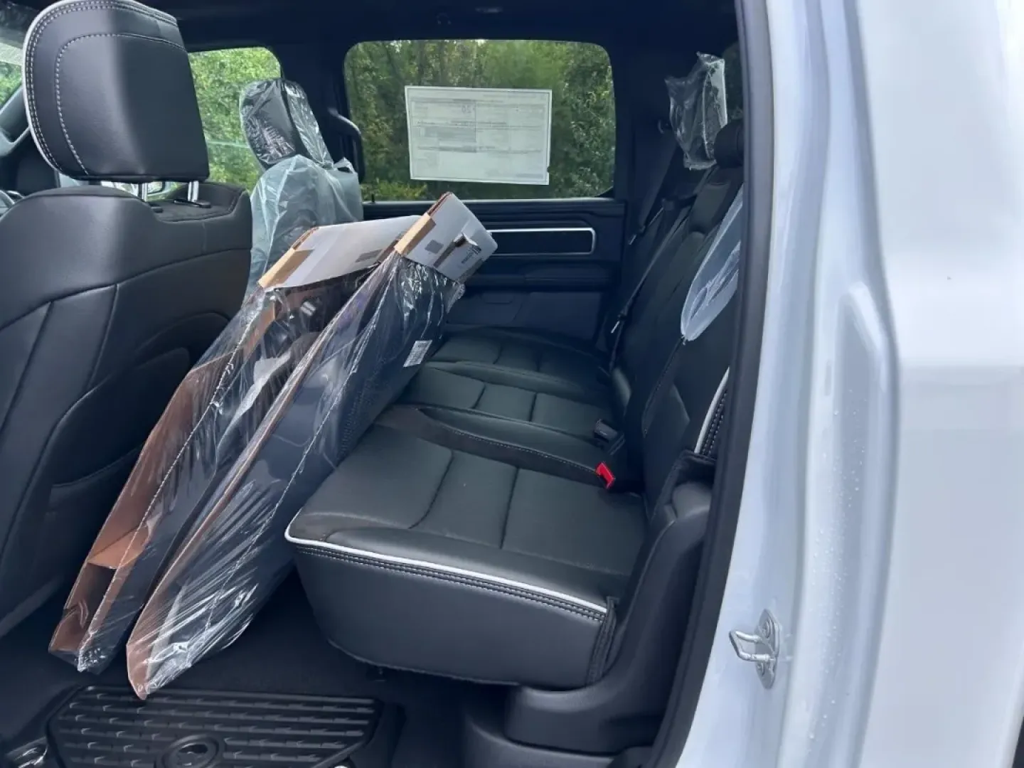 2026 /Black Leather Ram 1500 Laramie (1C6SRFJP2TN) with an 3.0L I6 Hurricane SO Twin Turbo ESS engine, Automatic transmission, located at 970 Woodlawn Dr., Farmington, MO, 63640, (573) 431-7800, 37.825642, -90.468674 - **Elevate Your Adventures with the 2026 Ram 1500 Laramie at Pettus CDJR Farmington!**<br /> <br /> Are you searching for the perfect blend of rugged capability and modern comfort? Look no further than the 2026 Ram 1500 Laramie, a truck designed for those who demand more from their vehicles-whether y - Photo#8
