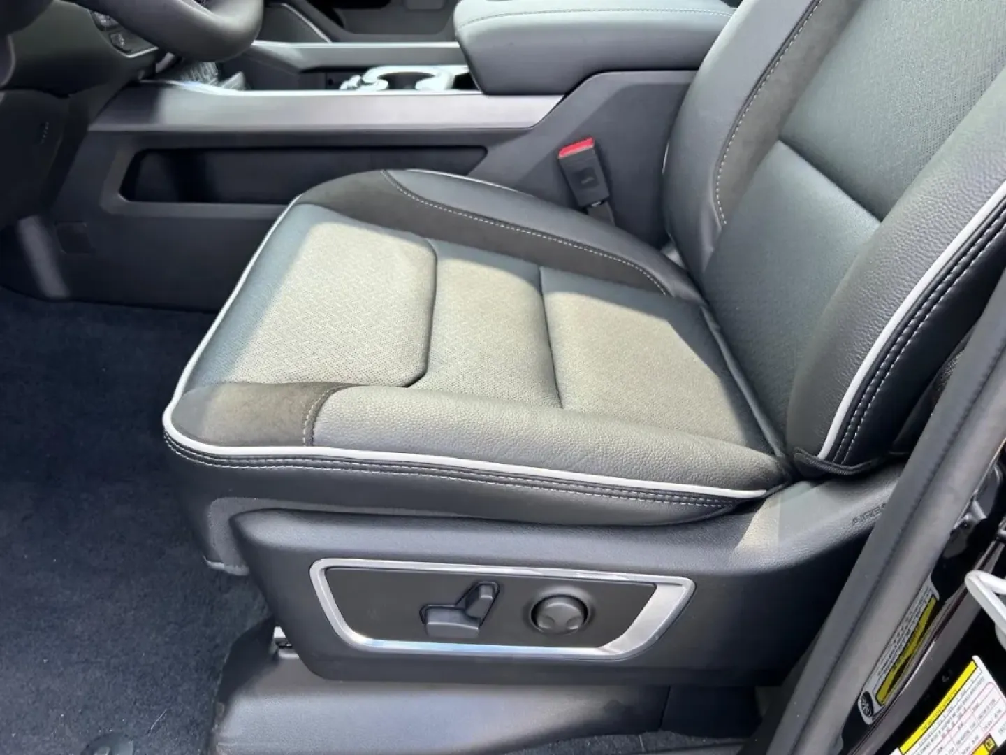 2026 /Black Leather Ram 1500 Laramie (1C6SRFJP4TN) with an 3.0L I6 Hurricane SO Twin Turbo ESS engine, Automatic transmission, located at 970 Woodlawn Dr., Farmington, MO, 63640, (573) 431-7800, 37.825642, -90.468674 - ### Unleash the Adventure: 2026 Ram 1500 Laramie at Pettus CDJR Farmington<br /> <br /> Are you ready to elevate your driving experience and embrace the thrill of adventure? Whether you're hauling gear for family road trips, tackling weekend projects, or cruising around Farmington, MO, the 2026 Ram - Photo#18