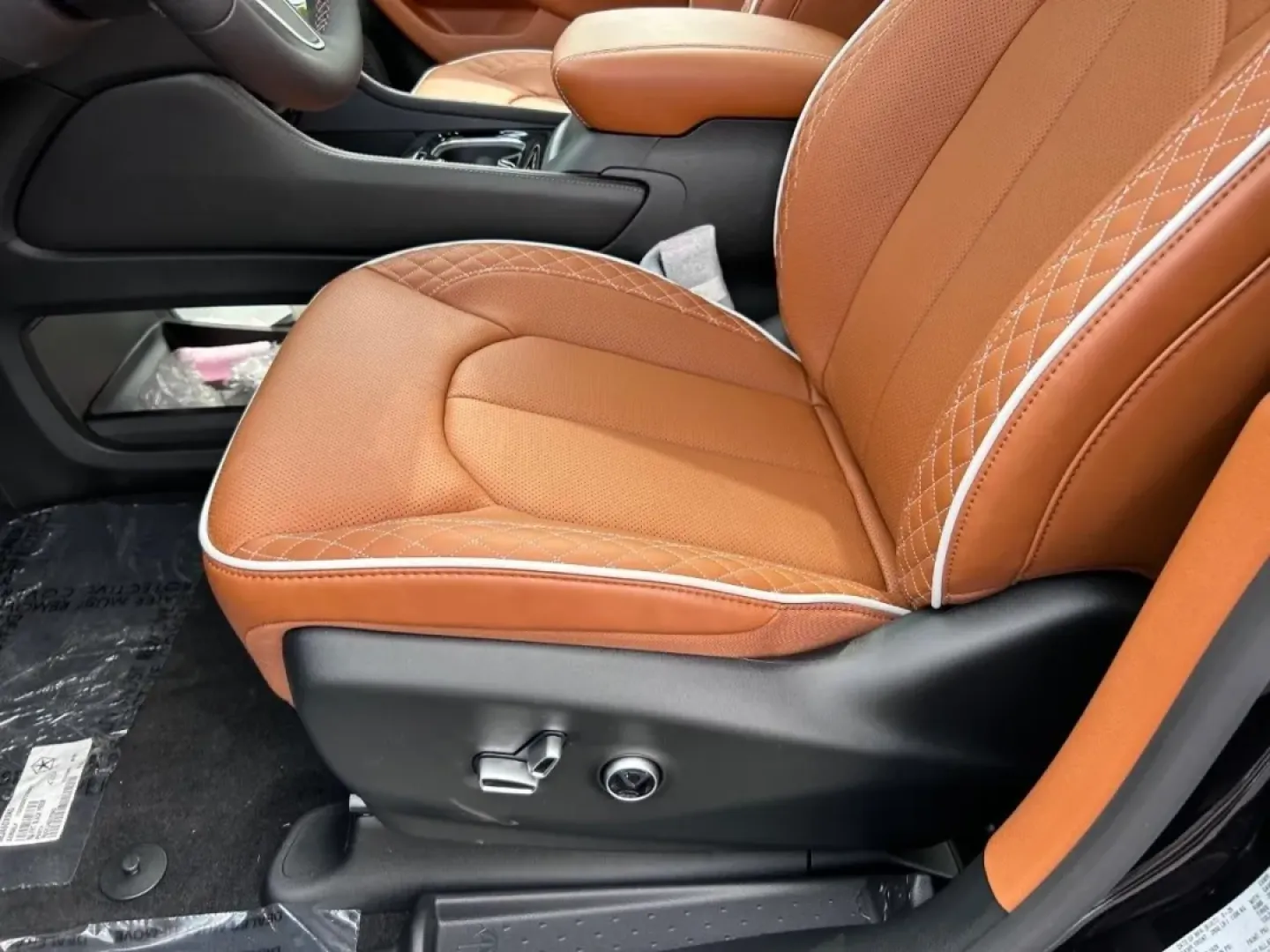 2026 /Sepia/Black Leather Chrysler Pacifica Pinnacle (2C4RC1PG0TR) with an 3.6L V6 24V VVT UPG I engine, Automatic transmission, located at 970 Woodlawn Dr., Farmington, MO, 63640, (573) 431-7800, 37.825642, -90.468674 - **Elevate Your Family Adventures with the 2026 Chrysler Pacifica Pinnacle at Pettus CDJR Farmington!**<br /> <br /> Are you searching for the perfect vehicle to enhance your family's journey? Look no further! The 2026 Chrysler Pacifica Pinnacle is designed for families on the go, offering a blend of - Photo#22