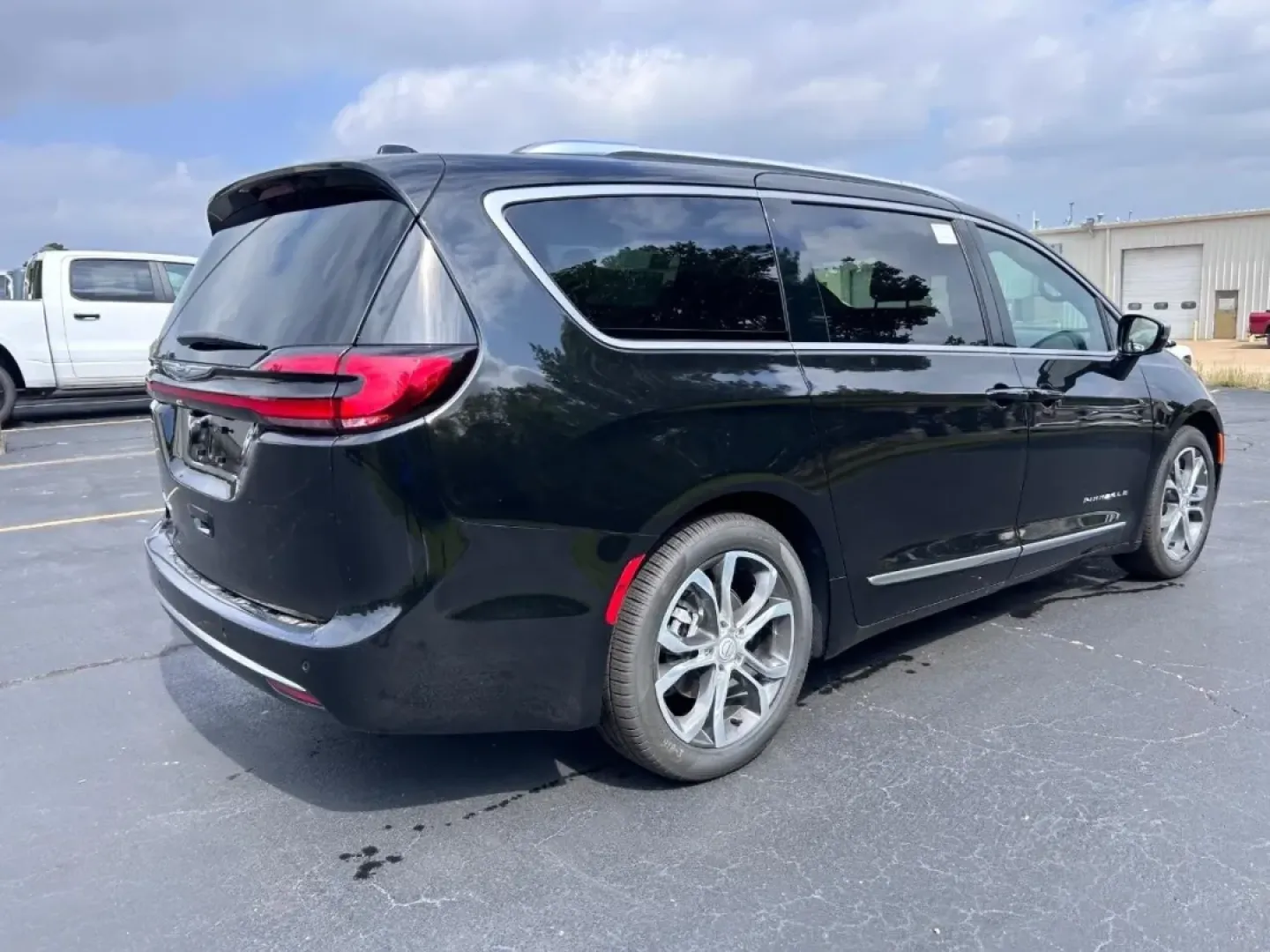 2026 /Sepia/Black Leather Chrysler Pacifica Pinnacle (2C4RC1PG0TR) with an 3.6L V6 24V VVT UPG I engine, Automatic transmission, located at 970 Woodlawn Dr., Farmington, MO, 63640, (573) 431-7800, 37.825642, -90.468674 - **Elevate Your Family Adventures with the 2026 Chrysler Pacifica Pinnacle at Pettus CDJR Farmington!**<br /> <br /> Are you searching for the perfect vehicle to enhance your family's journey? Look no further! The 2026 Chrysler Pacifica Pinnacle is designed for families on the go, offering a blend of - Photo#2