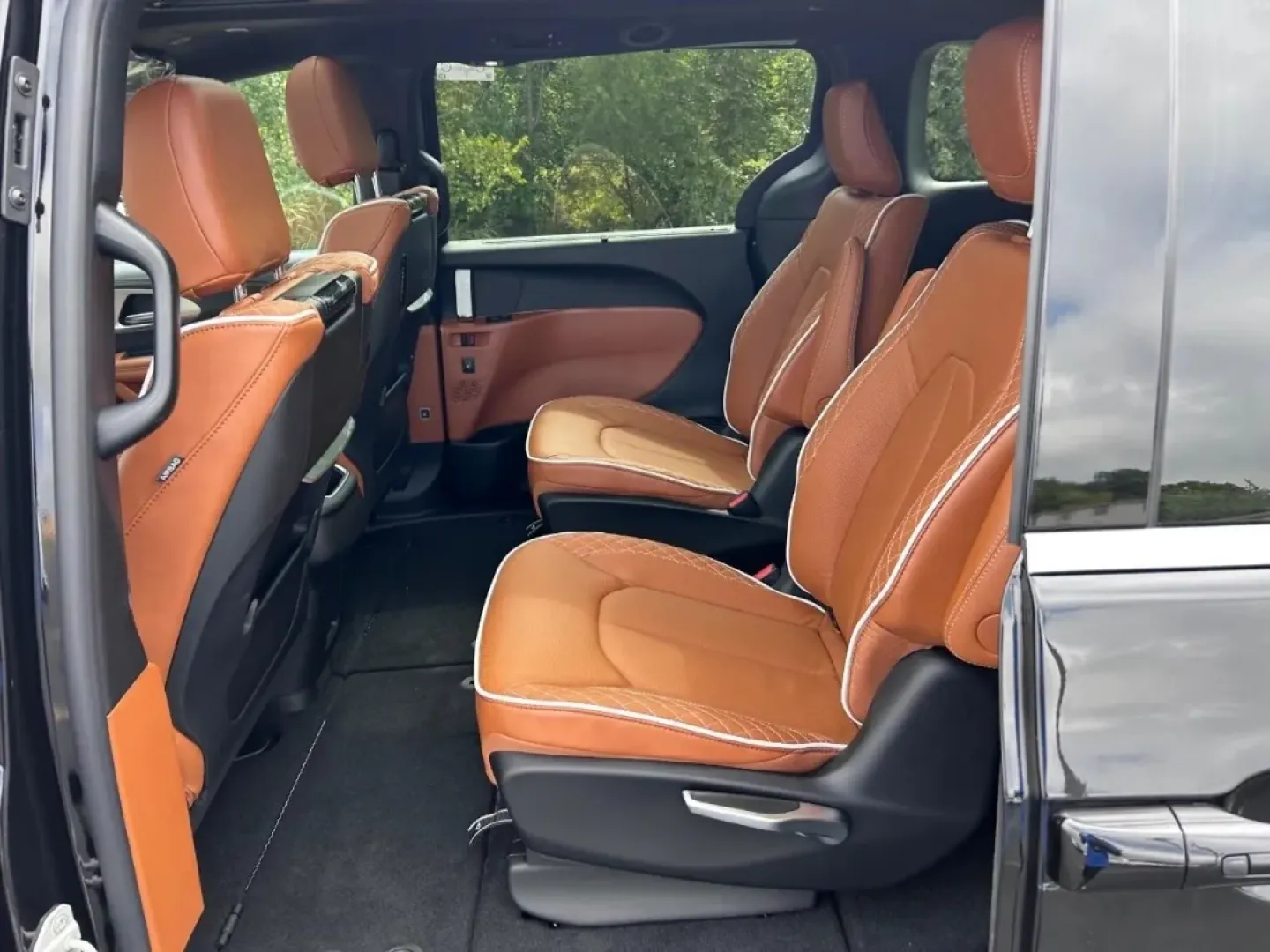 2026 /Sepia/Black Leather Chrysler Pacifica Pinnacle (2C4RC1PG0TR) with an 3.6L V6 24V VVT UPG I engine, Automatic transmission, located at 970 Woodlawn Dr., Farmington, MO, 63640, (573) 431-7800, 37.825642, -90.468674 - **Elevate Your Family Adventures with the 2026 Chrysler Pacifica Pinnacle at Pettus CDJR Farmington!**<br /> <br /> Are you searching for the perfect vehicle to enhance your family's journey? Look no further! The 2026 Chrysler Pacifica Pinnacle is designed for families on the go, offering a blend of - Photo#8