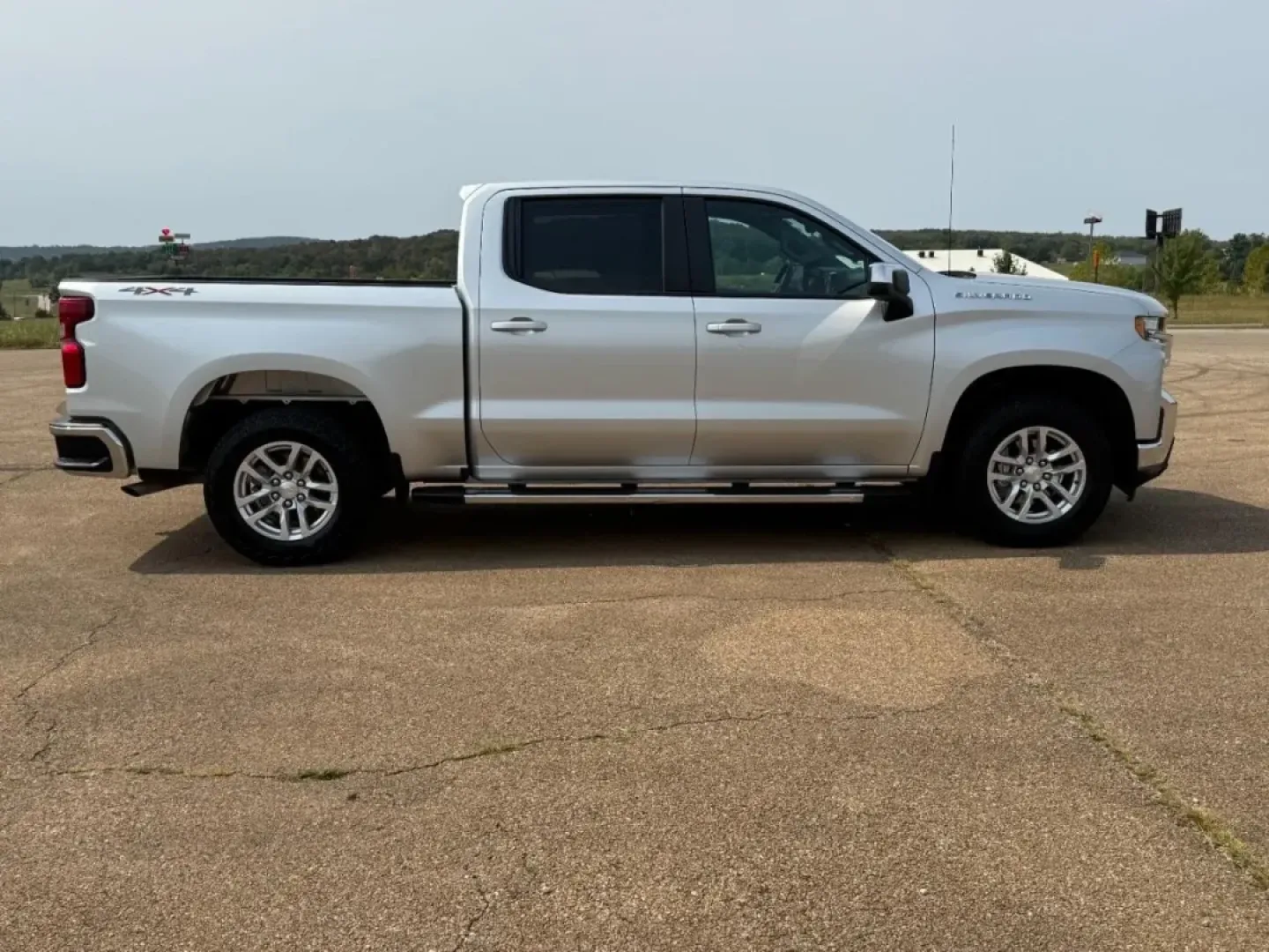 2021 /Jet Black Cloth Chevrolet Silverado 1500 LT LT1 (3GCUYDED7MG) with an 5.3L engine, located at 141 Commercial Dr, Fredericktown, MO, 63645, (573) 783-6432, 37.570087, -90.320648 - Are you ready to elevate your adventures and enhance your daily life? Look no further than this stunning 2021 Chevrolet Silverado 1500 4WD LT Crew Cab, available now at Pettus Ford Fredericktown. Perfect for those who crave versatility, whether you're hauling equipment for work, embarking on a weeke - Photo#0