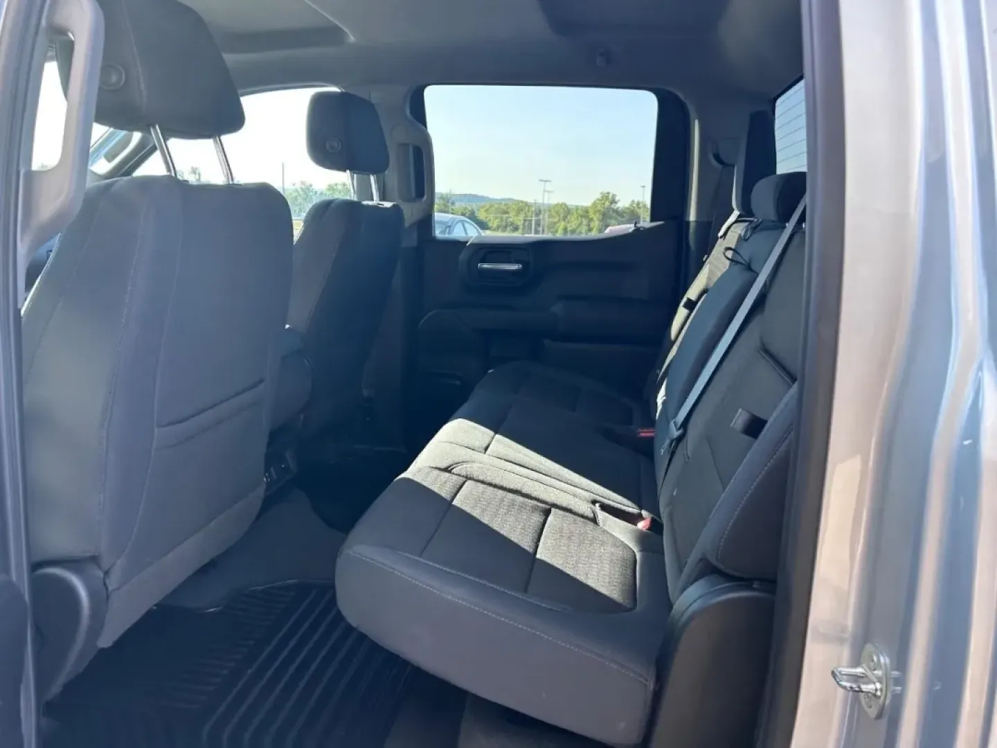 2021 /Jet Black Cloth Chevrolet Silverado 1500 LT LT1 (3GCUYDED7MG) with an 5.3L engine, located at 141 Commercial Dr, Fredericktown, MO, 63645, (573) 783-6432, 37.570087, -90.320648 - Are you ready to elevate your adventures and enhance your daily life? Look no further than this stunning 2021 Chevrolet Silverado 1500 4WD LT Crew Cab, available now at Pettus Ford Fredericktown. Perfect for those who crave versatility, whether you're hauling equipment for work, embarking on a weeke - Photo#8