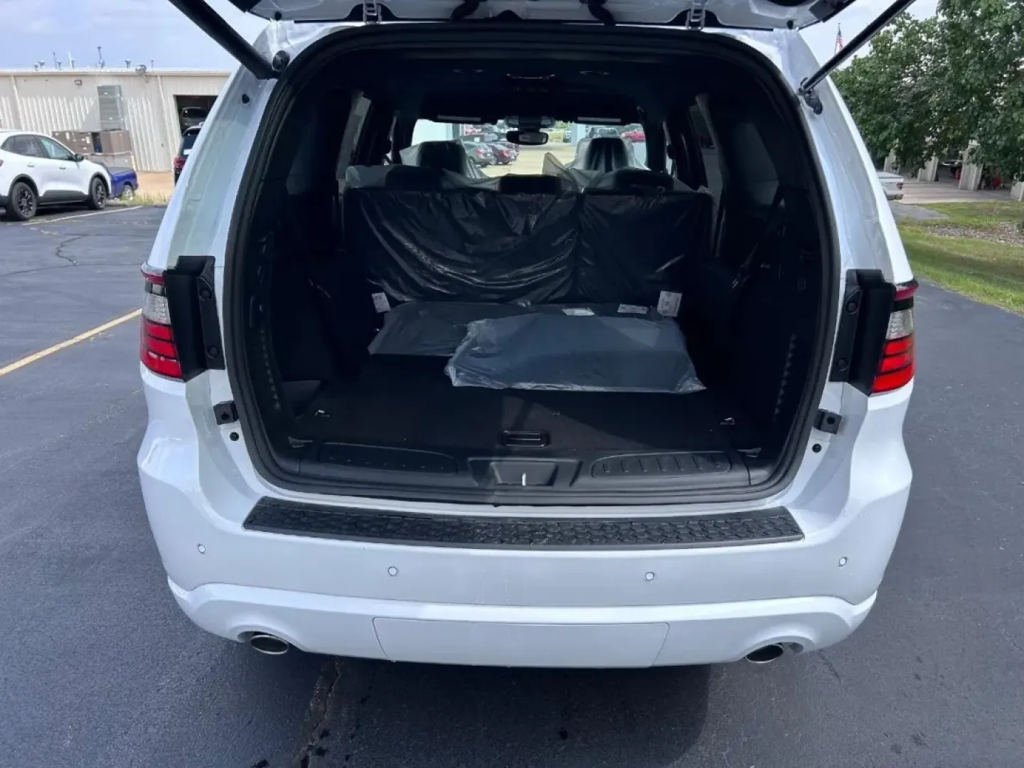 2026 /Black Cloth Dodge Durango GT (1C4RDJDG4TC) with an 3.6L V6 24V VVT UPG I engine, Automatic transmission, located at 970 Woodlawn Dr., Farmington, MO, 63640, (573) 431-7800, 37.825642, -90.468674 - **Adventure Awaits with the 2026 Dodge Durango: Perfect for Families and Weekend Warriors!**<br /> <br /> Are you ready to elevate your driving experience? The 2026 Dodge Durango, available at Pettus CDJR Farmington in Farmington, MO, is the ultimate combination of style, power, and versatility, mak - Photo#4
