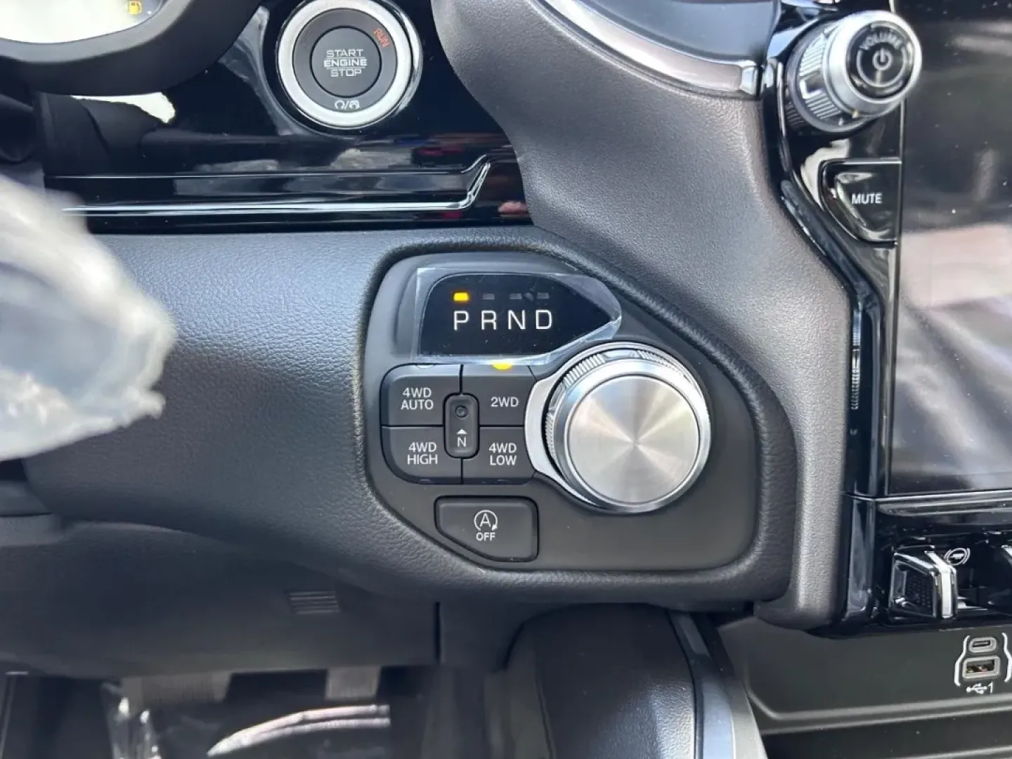 2026 /Black Leather Ram 1500 Laramie (1C6SRFJP1TN) with an 3.0L I6 Hurricane SO Twin Turbo ESS engine, Automatic transmission, located at 970 Woodlawn Dr., Farmington, MO, 63640, (573) 431-7800, 37.825642, -90.468674 - **Elevate Your Adventures with the 2026 Ram 1500 Laramie - Your Ideal Truck for Every Journey!**<br /> <br /> Are you ready to take your weekend getaways, daily commutes, or family outings to a whole new level? The 2026 Ram 1500 Laramie is the perfect companion for those who crave adventure without - Photo#14