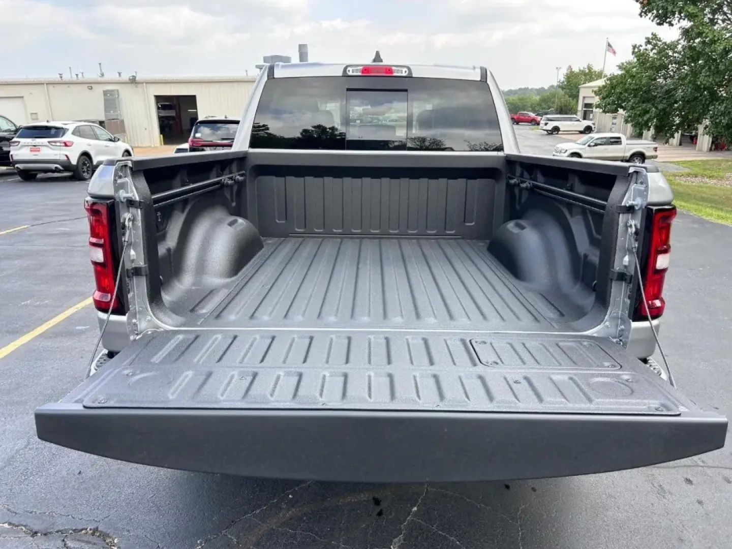 2026 /Black Leather Ram 1500 Laramie (1C6SRFJP1TN) with an 3.0L I6 Hurricane SO Twin Turbo ESS engine, Automatic transmission, located at 970 Woodlawn Dr., Farmington, MO, 63640, (573) 431-7800, 37.825642, -90.468674 - **Elevate Your Adventures with the 2026 Ram 1500 Laramie - Your Ideal Truck for Every Journey!**<br /> <br /> Are you ready to take your weekend getaways, daily commutes, or family outings to a whole new level? The 2026 Ram 1500 Laramie is the perfect companion for those who crave adventure without - Photo#4